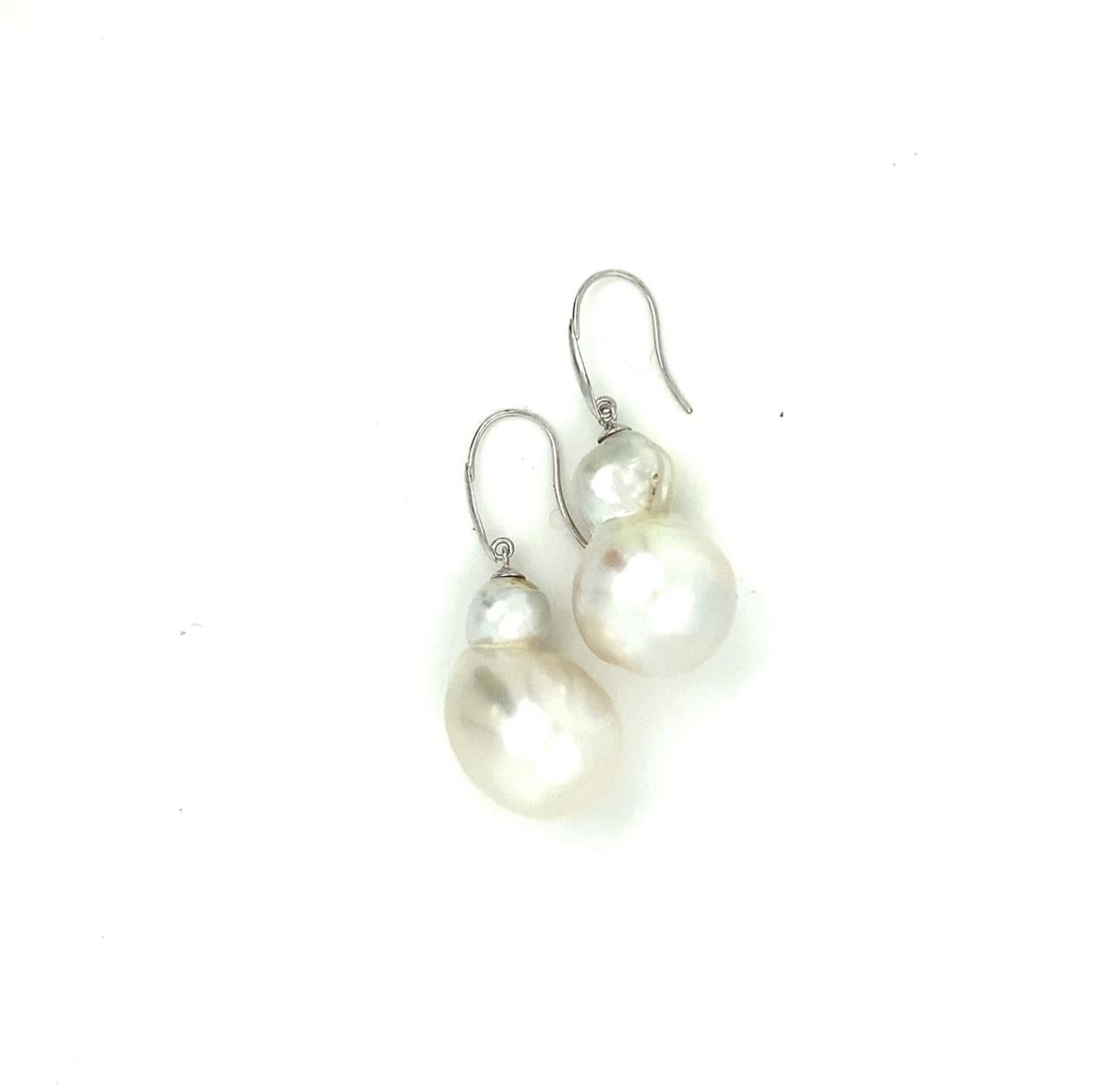 Fall in love with pearls all over again with these beautiful Baroque South Sea Pearl and 18 Carat White Gold Earrings.

These can be worn casually or with any evening outfit to add a touch of luxury and class.

With articulating drop baroque south