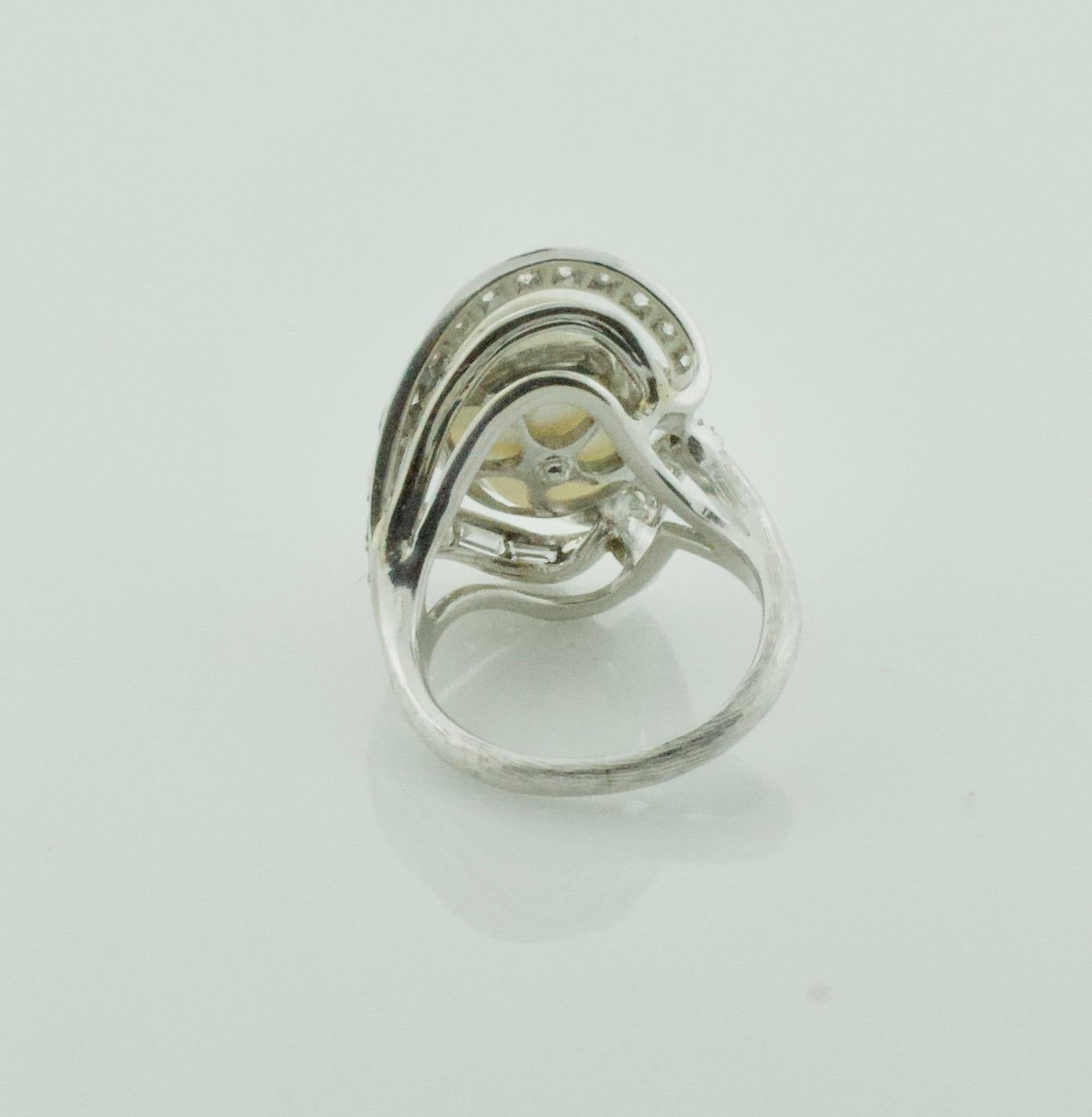 Baroque South Sea Pearl and Diamond Ring in White Gold, circa 1960s In Excellent Condition For Sale In Wailea, HI