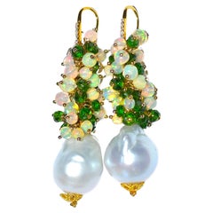 Boucles d'oreilles baroques en or 14K avec perles des mers du Sud, diopside chromé et opale