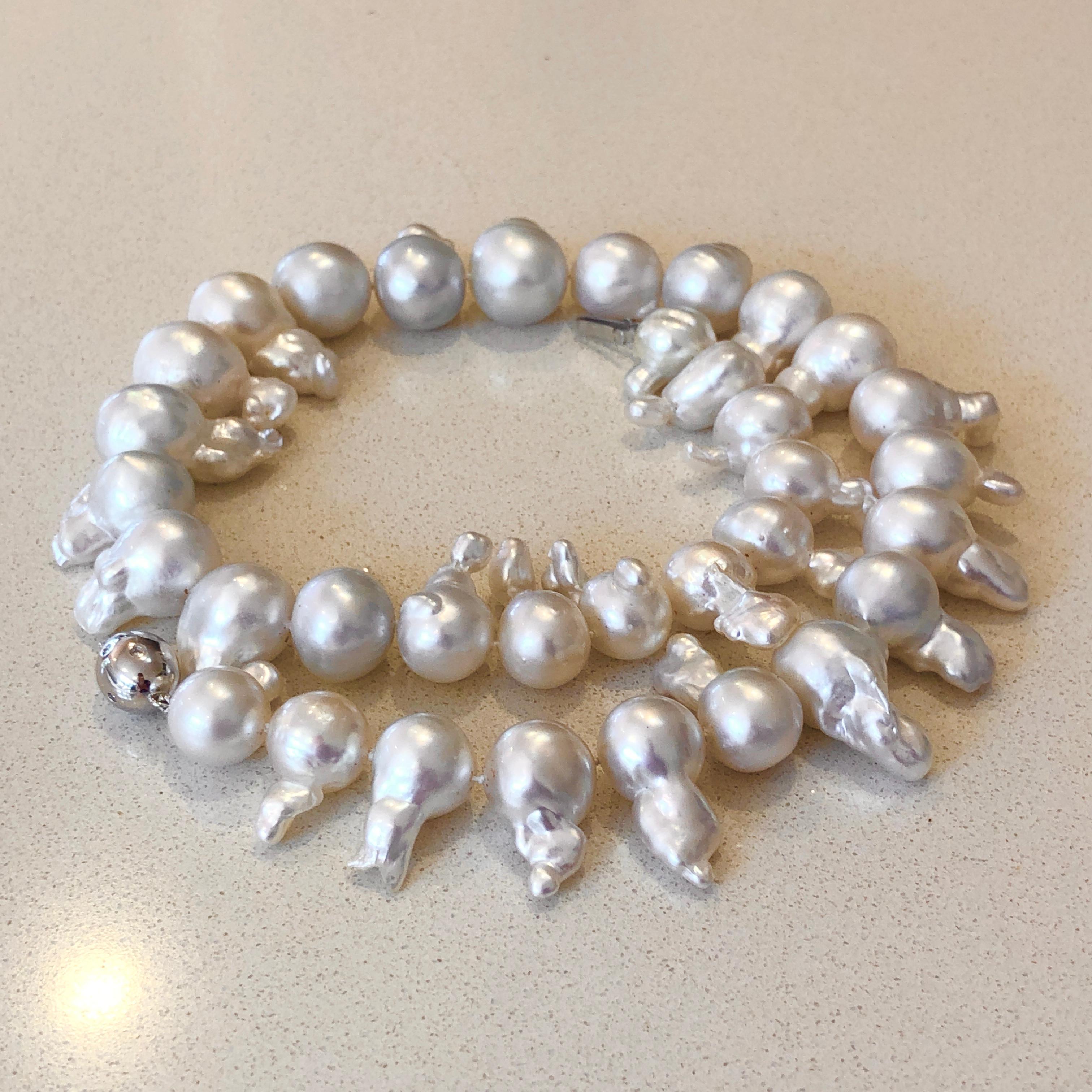 Contemporary Baroque South Sea Pearl Diamond 18 Carat White Gold Necklace For Sale