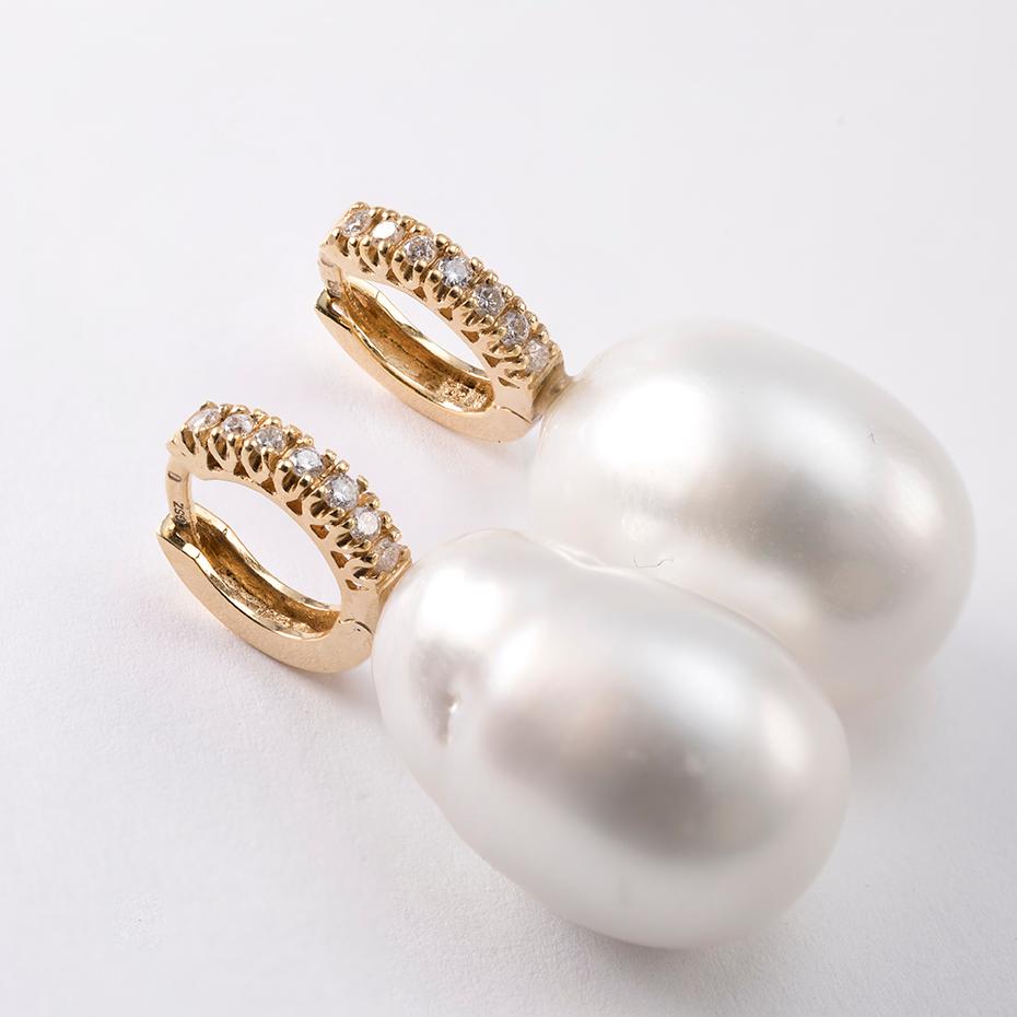 Round Cut Baroque South Sea Pearl Diamond 18 Karat Gold Drop Earrings For Sale