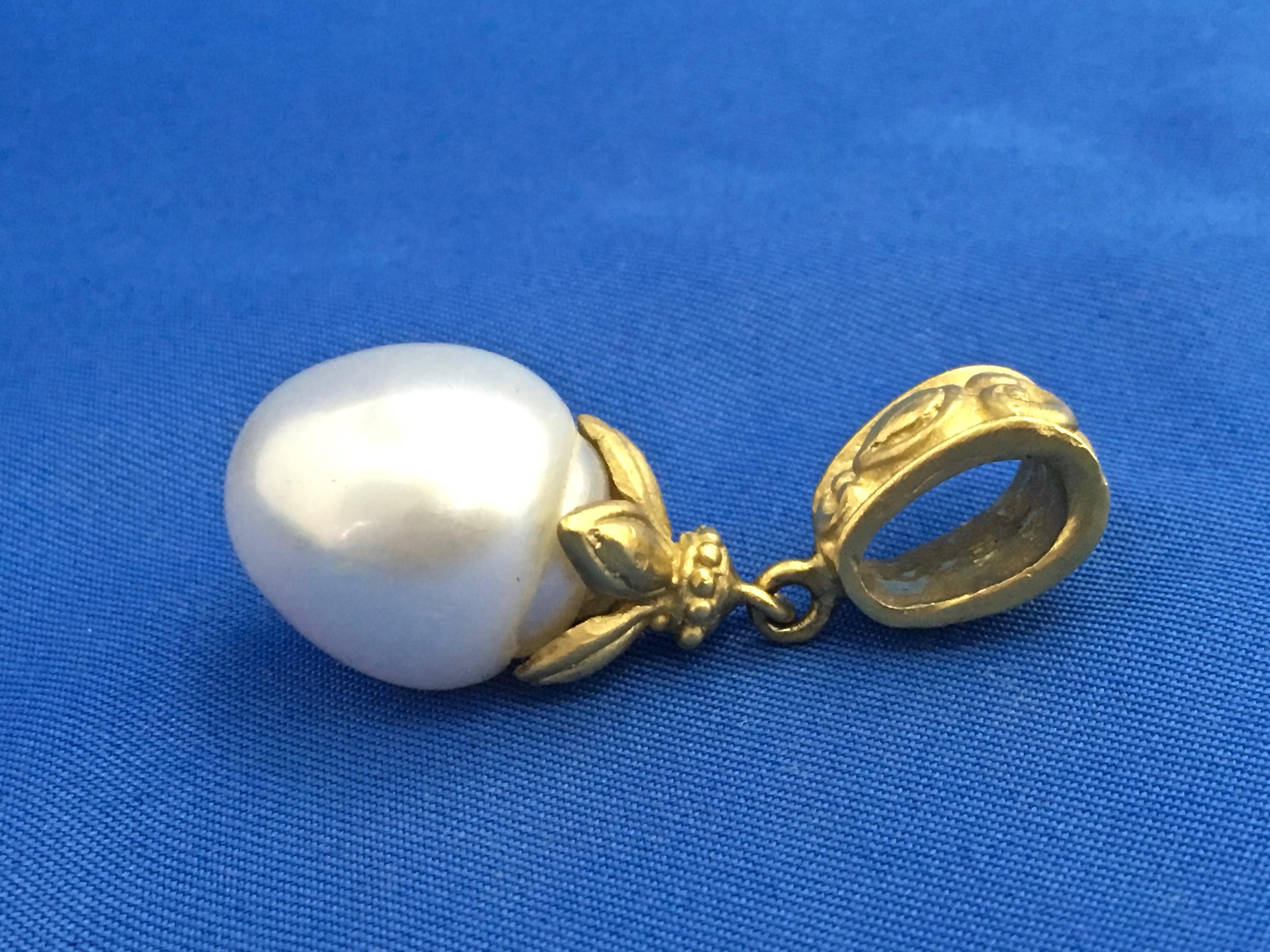 Baroque South Sea Pearl Pendant in 18 Karat Yellow Gold on Wheat Chain 6