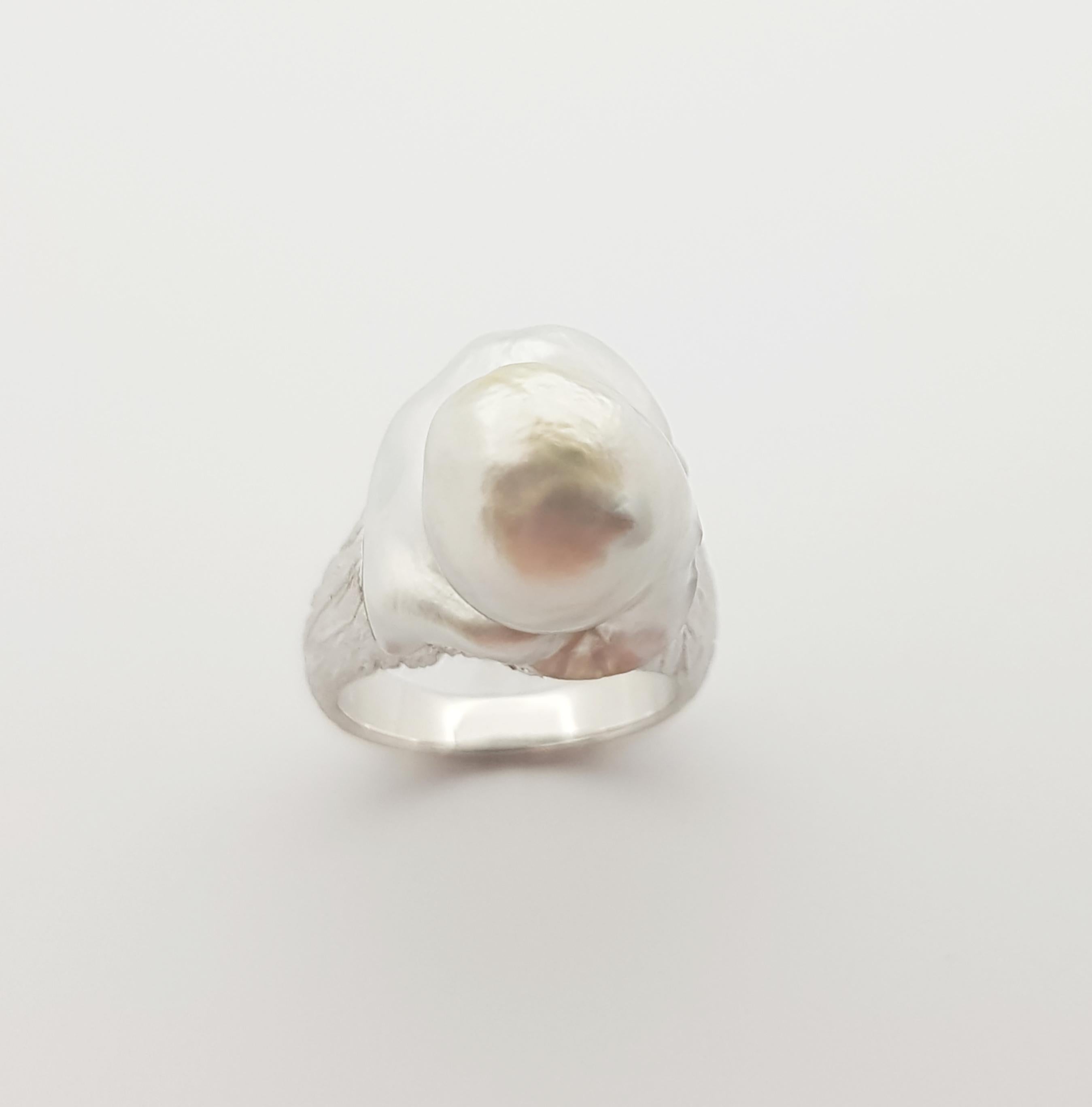 Baroque South Sea Pearl Ring Set in 18 Karat White Gold Settings For Sale 4