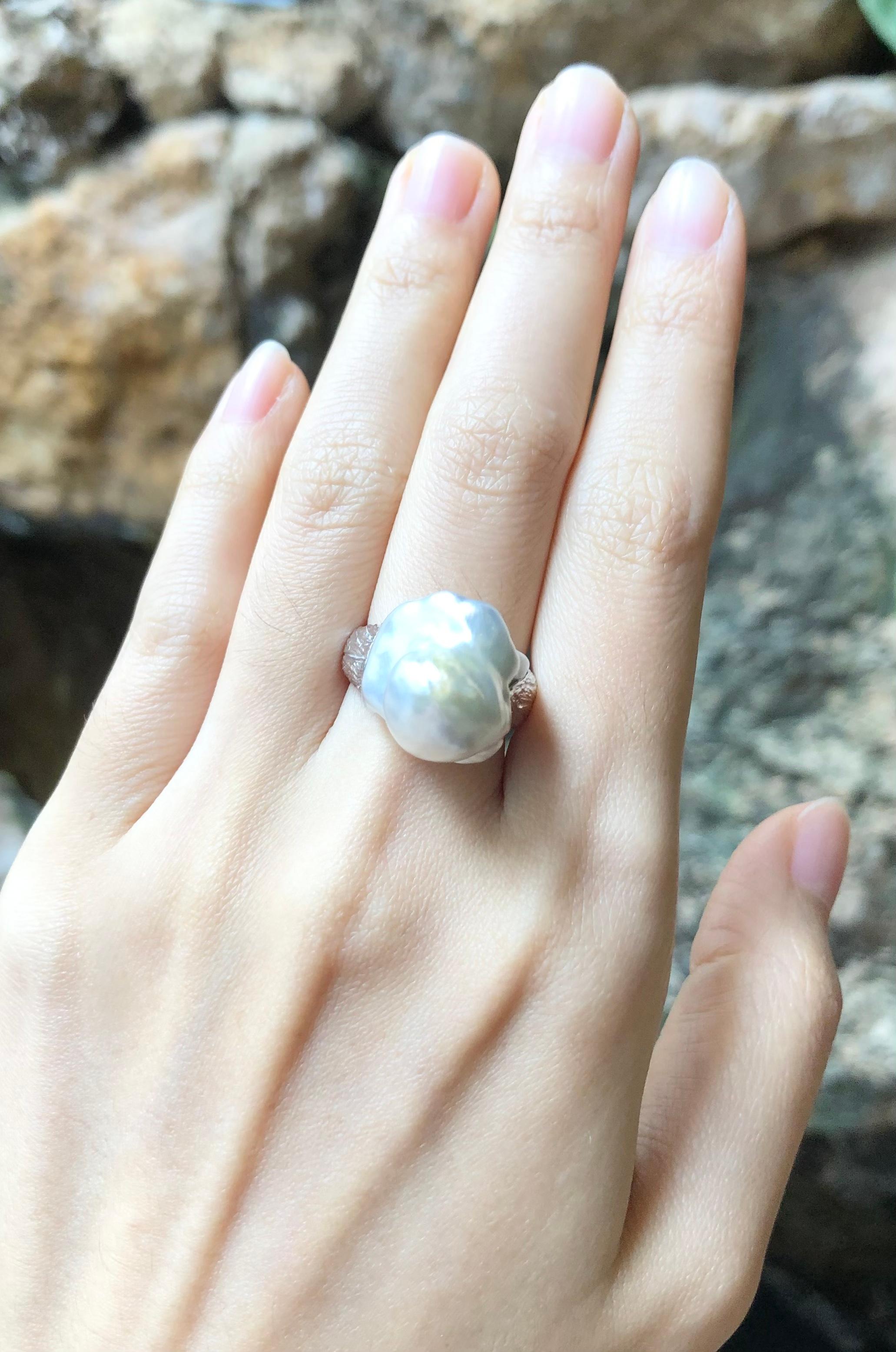 Women's Baroque South Sea Pearl Ring Set in 18 Karat White Gold Settings For Sale