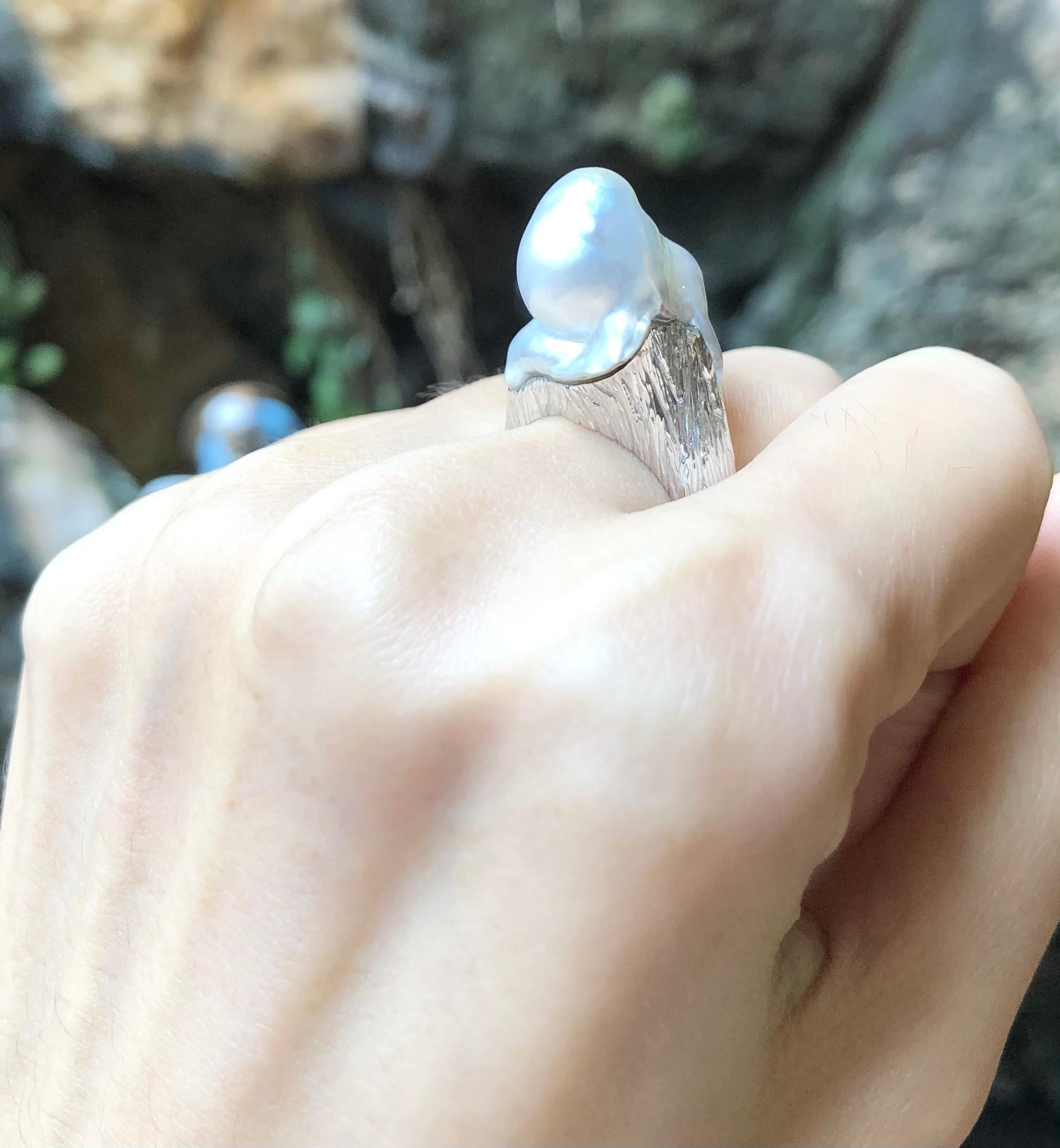 Baroque South Sea Pearl Ring Set in 18 Karat White Gold Settings For Sale 1