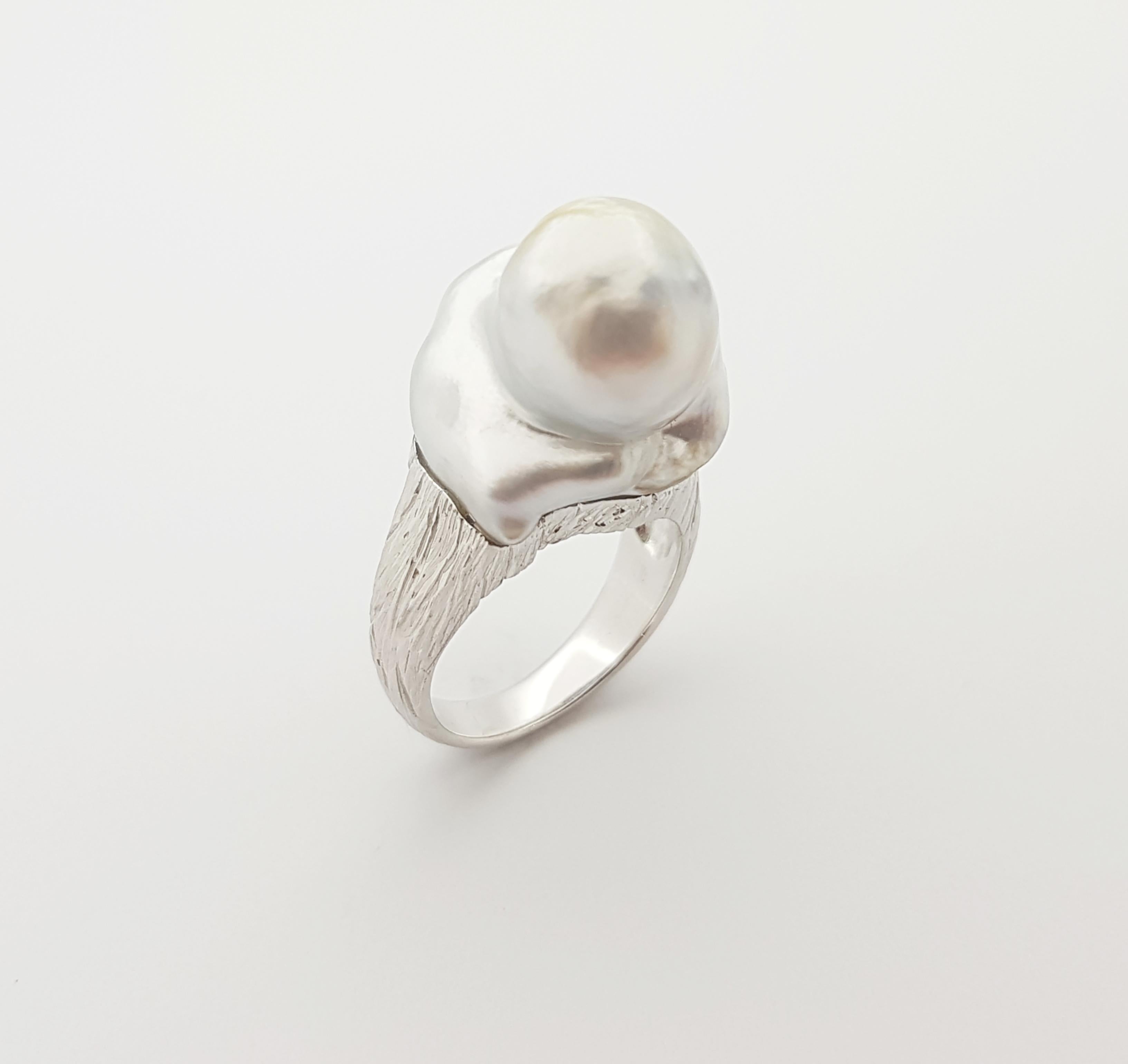 Baroque South Sea Pearl Ring Set in 18 Karat White Gold Settings For Sale 3