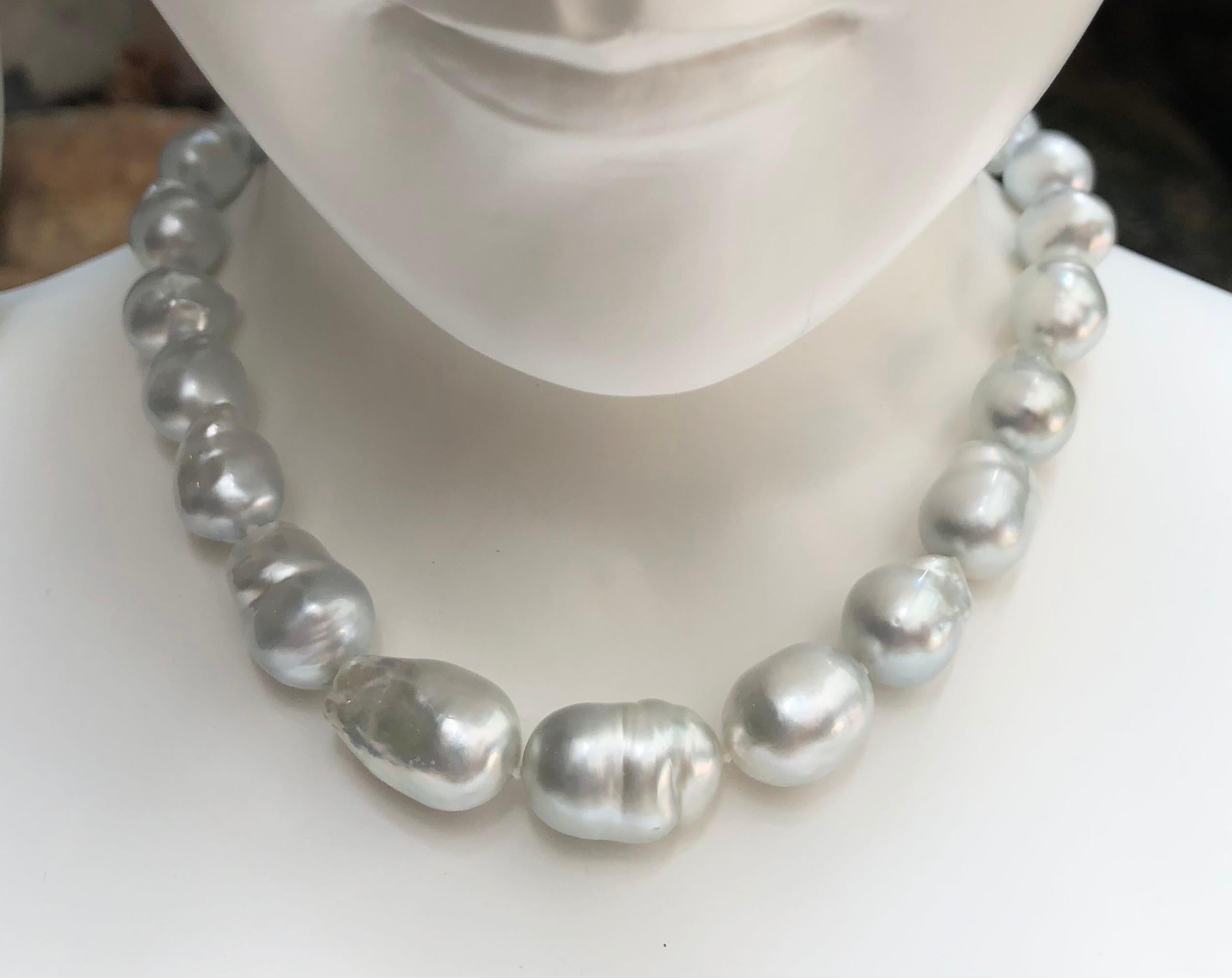 South Sea Pearl with 18 Karat Gold Clasp

Width: 1.3 cm 
Length: 41.0 cm
Total Weight: 82.63 grams

South Sea Pearl
Size: 15-12 mm
Pieces: 24

