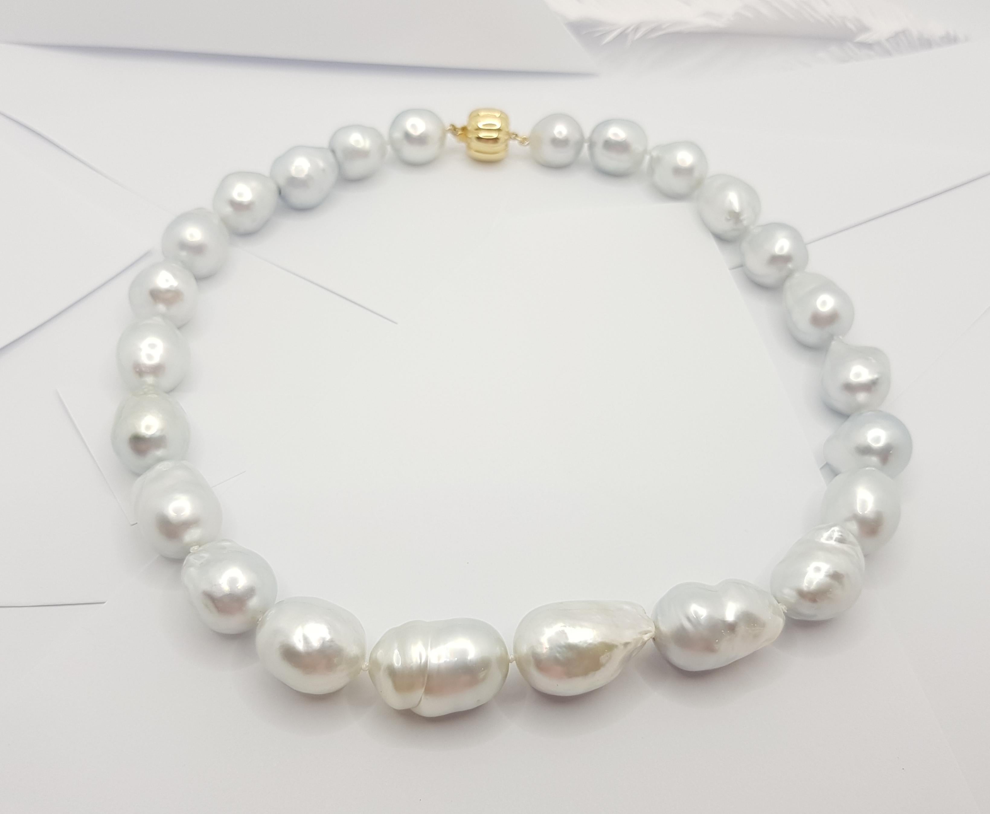 Baroque South Sea Pearl with 18 Karat Gold Clasp For Sale 1