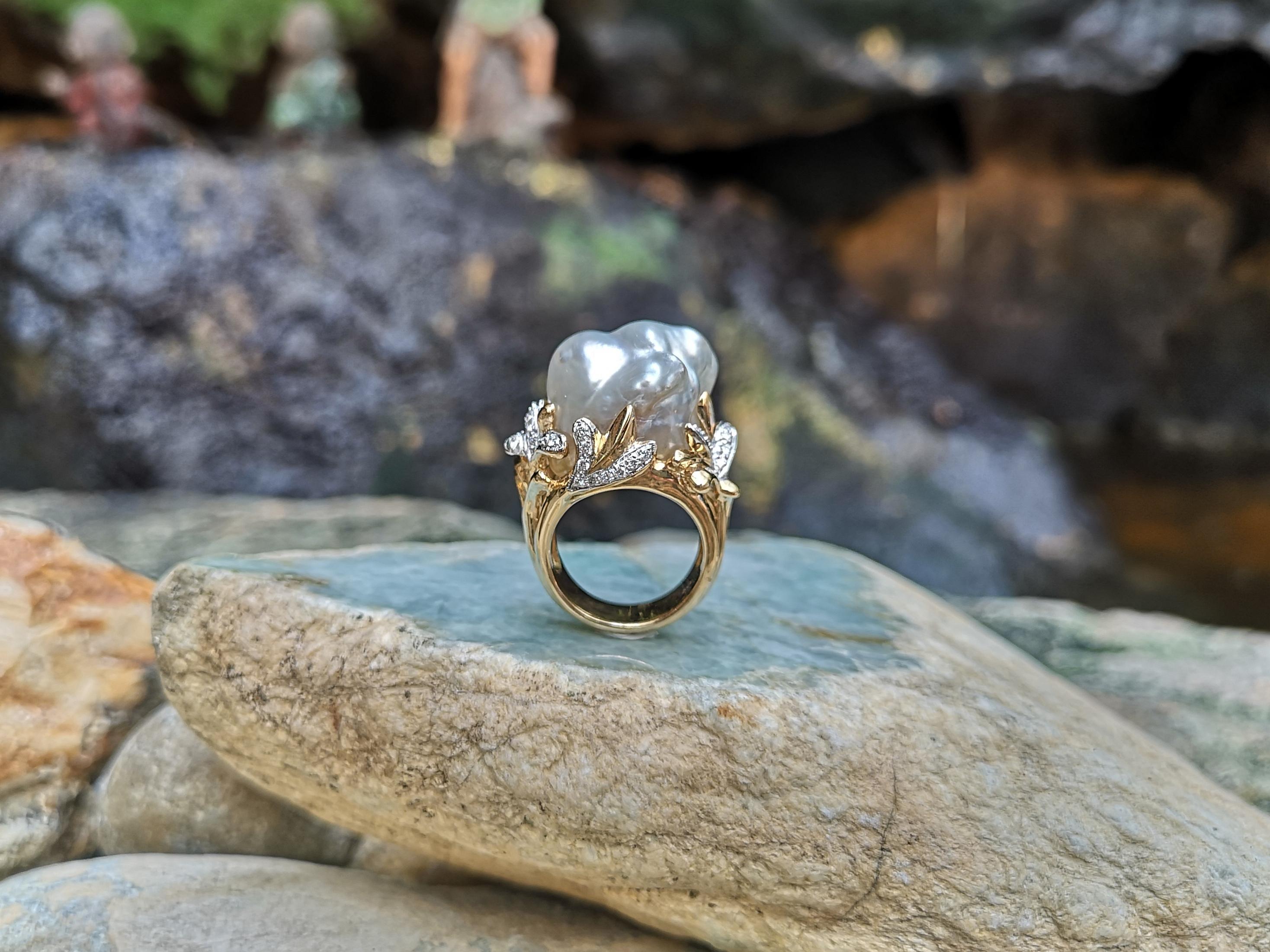Baroque South Sea Pearl with Diamond Ring Set in 18 Karat Gold Settings For Sale 1