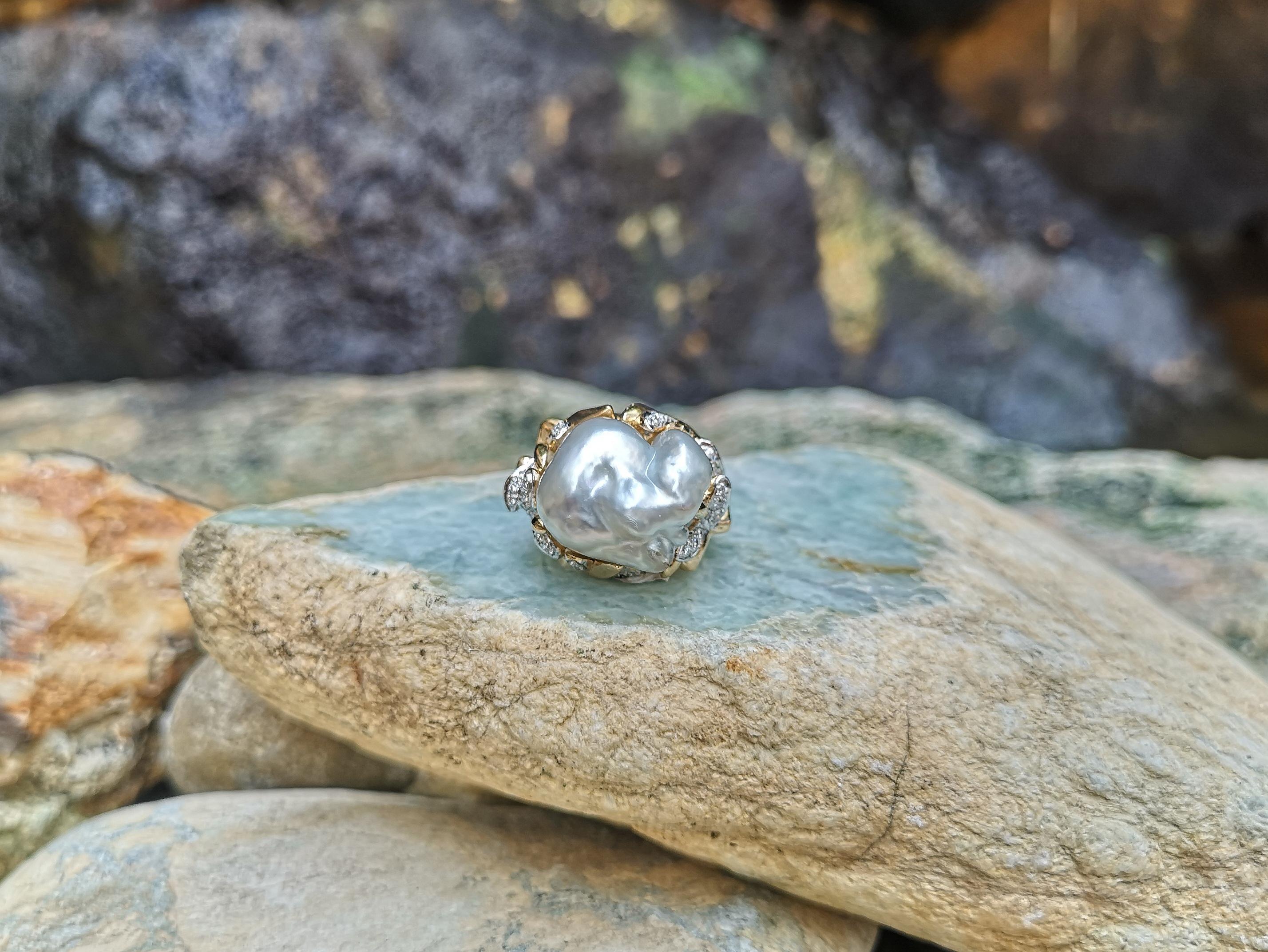 Baroque South Sea Pearl with Diamond Ring Set in 18 Karat Gold Settings For Sale 4