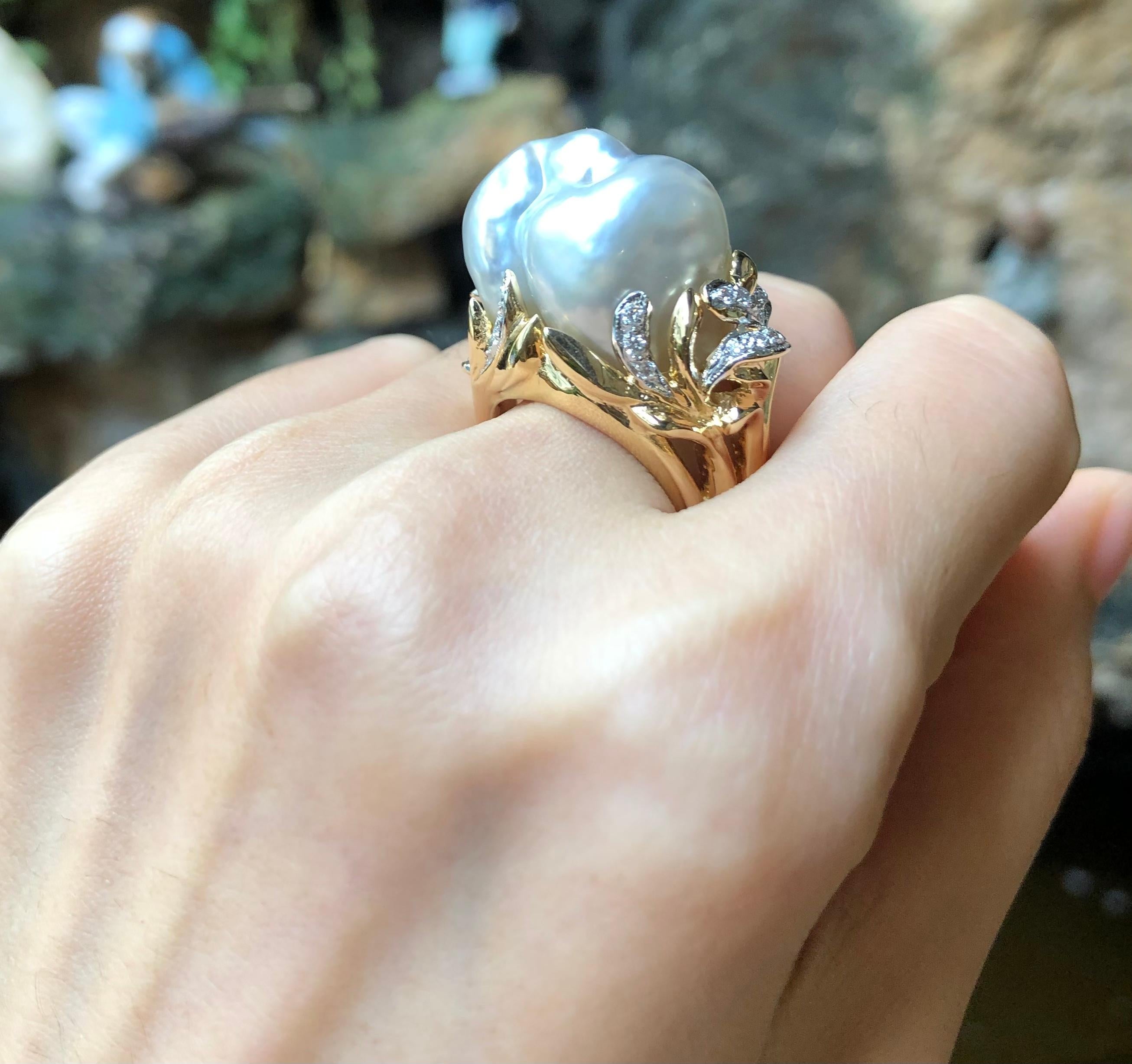 Contemporary Baroque South Sea Pearl with Diamond Ring Set in 18 Karat Gold Settings For Sale