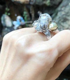 Bague baroque en or blanc 18 carats sertie d'une perle des mers du Sud et de diamants