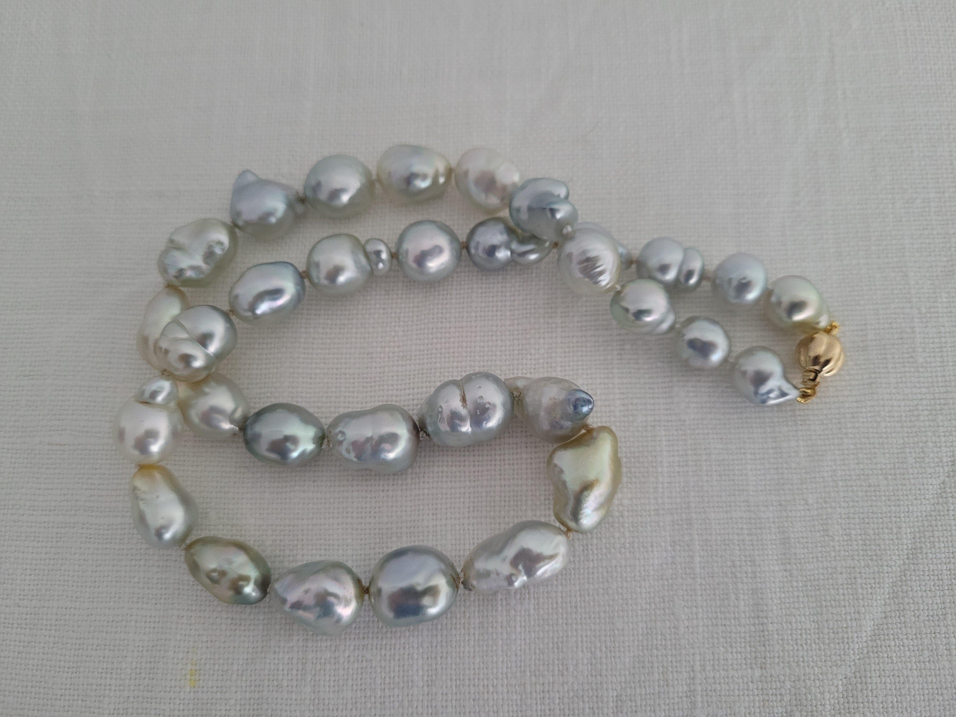 Baroque South Sea Pearls, High Luster, Natural Color, 18 Karat Gold In New Condition In Cordoba, ES