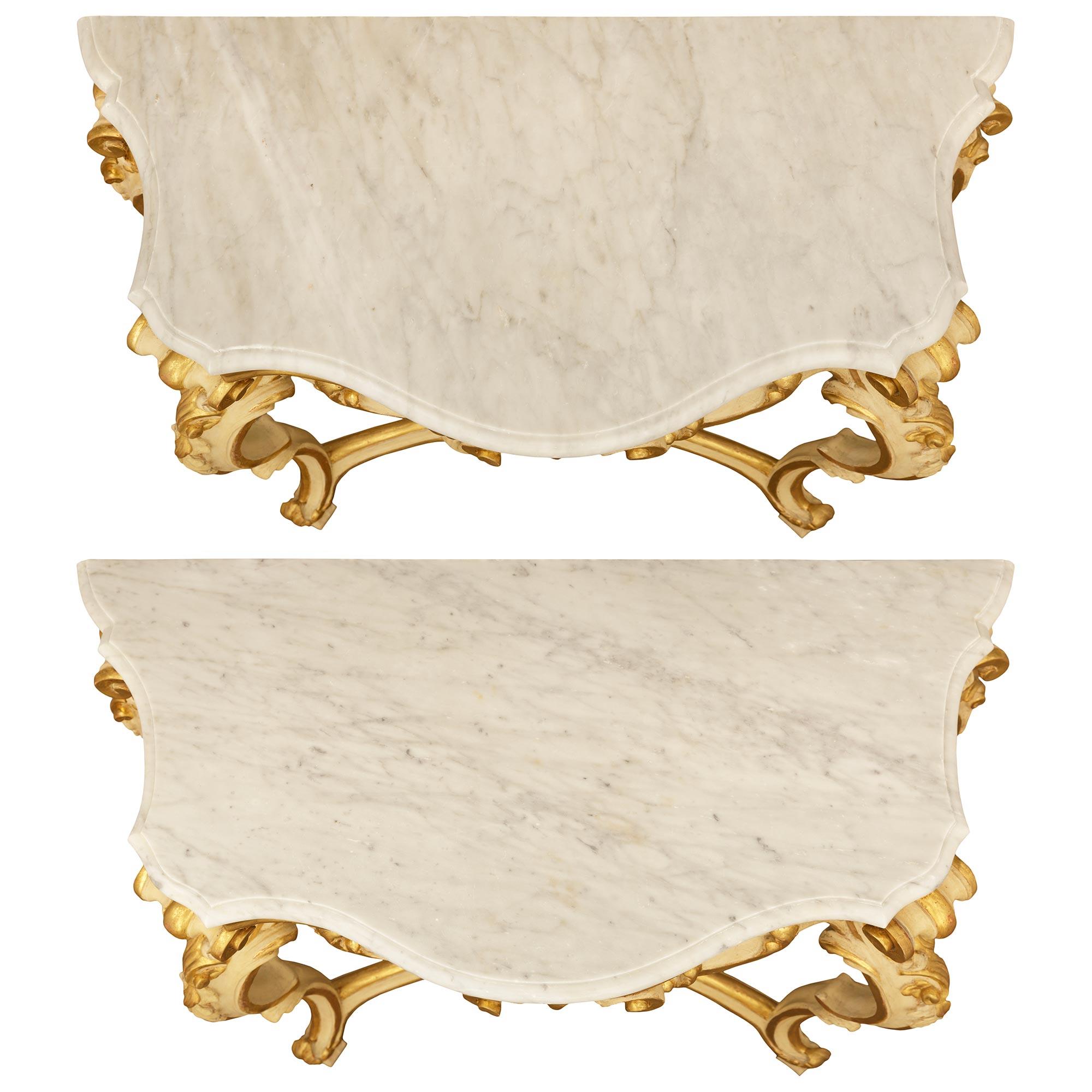 Consolas barrocas de madera patinada, madera dorada y mármol blanco de Carrara en venta 2