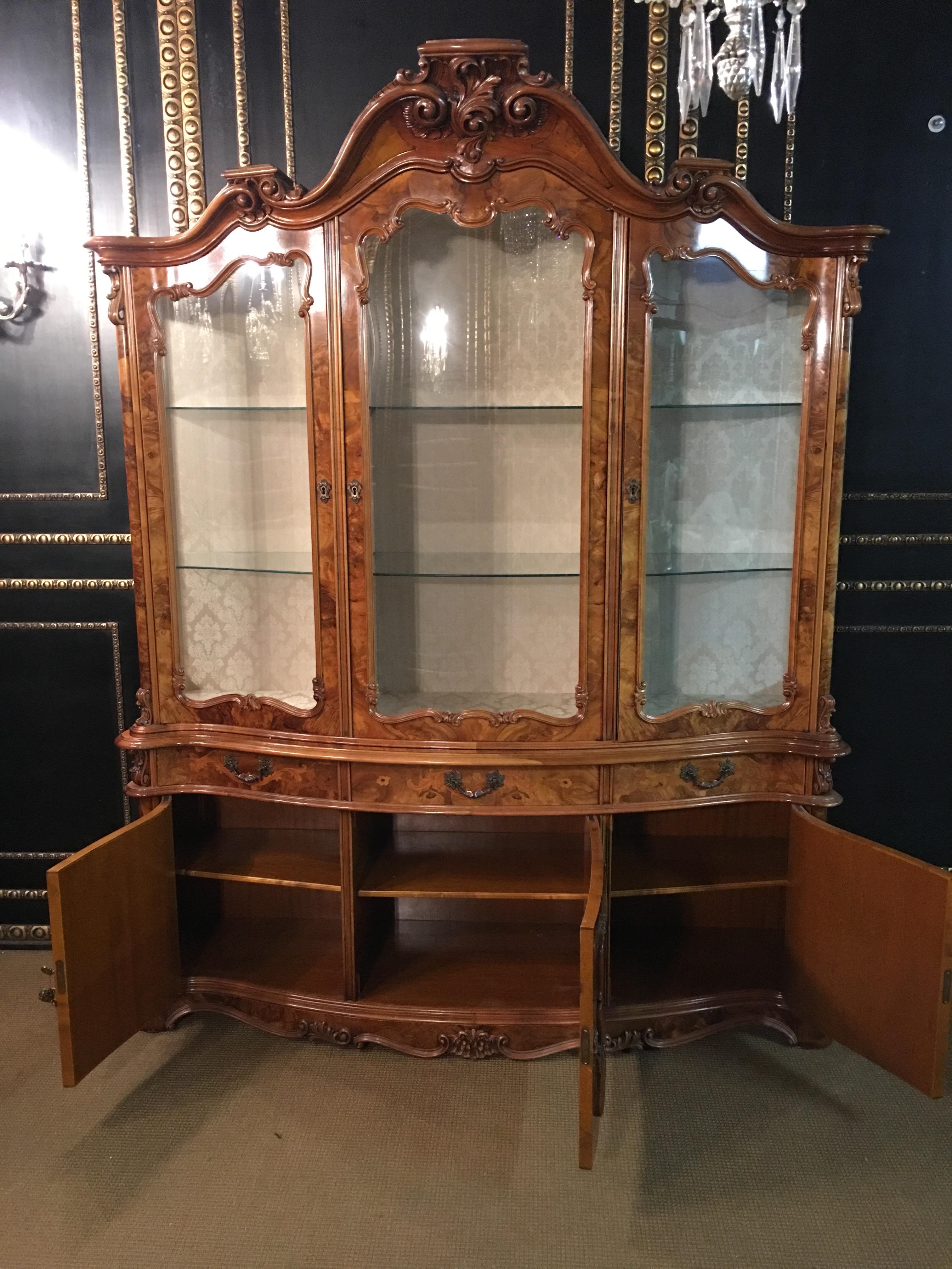 Baroque Stil Glas Display Cabinet Walnut with Floral Inlays 4