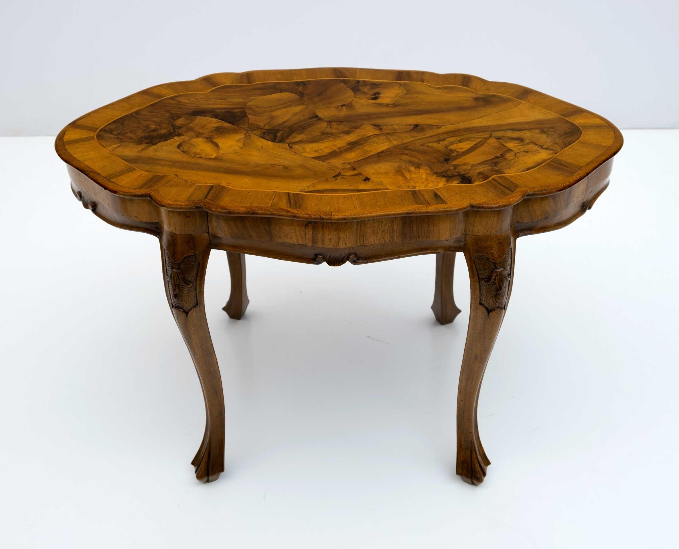 Baroque Style 20th Century Italian Walnut Coffee Table For Sale 1