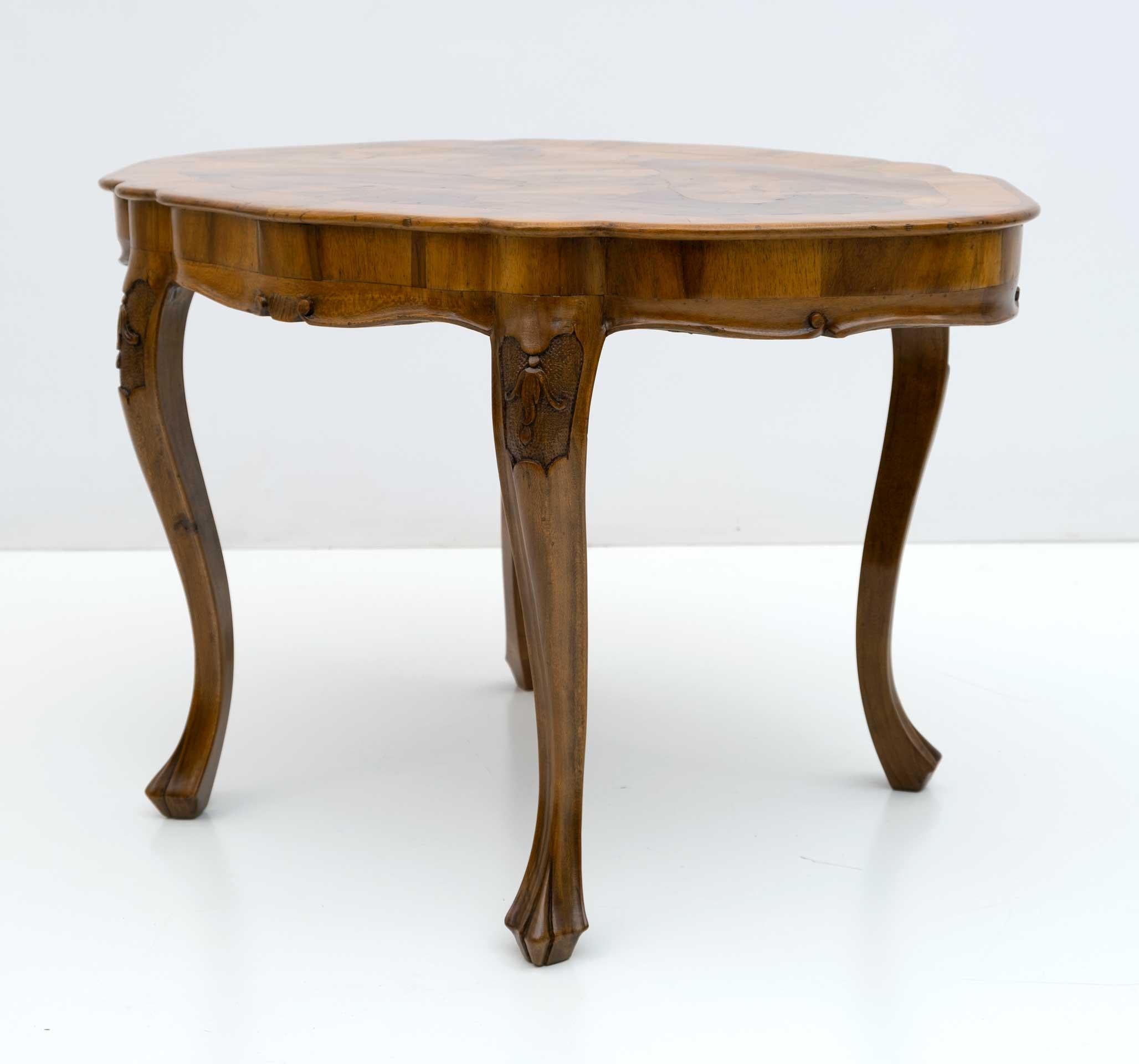 Table basse en noyer italienne du 20e siècle de style baroque en vente 1