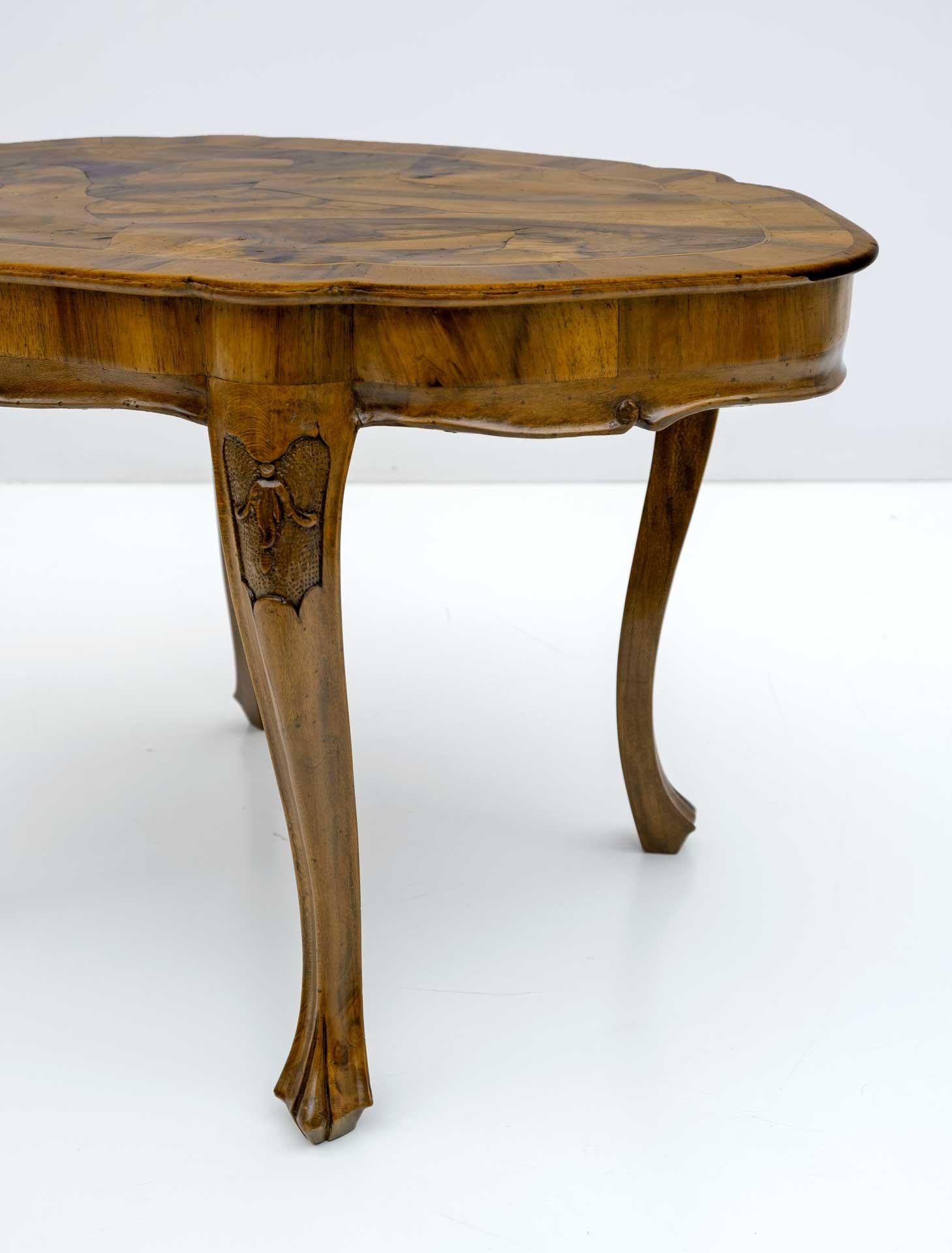 Baroque Style 20th Century Italian Walnut Coffee Table For Sale 4