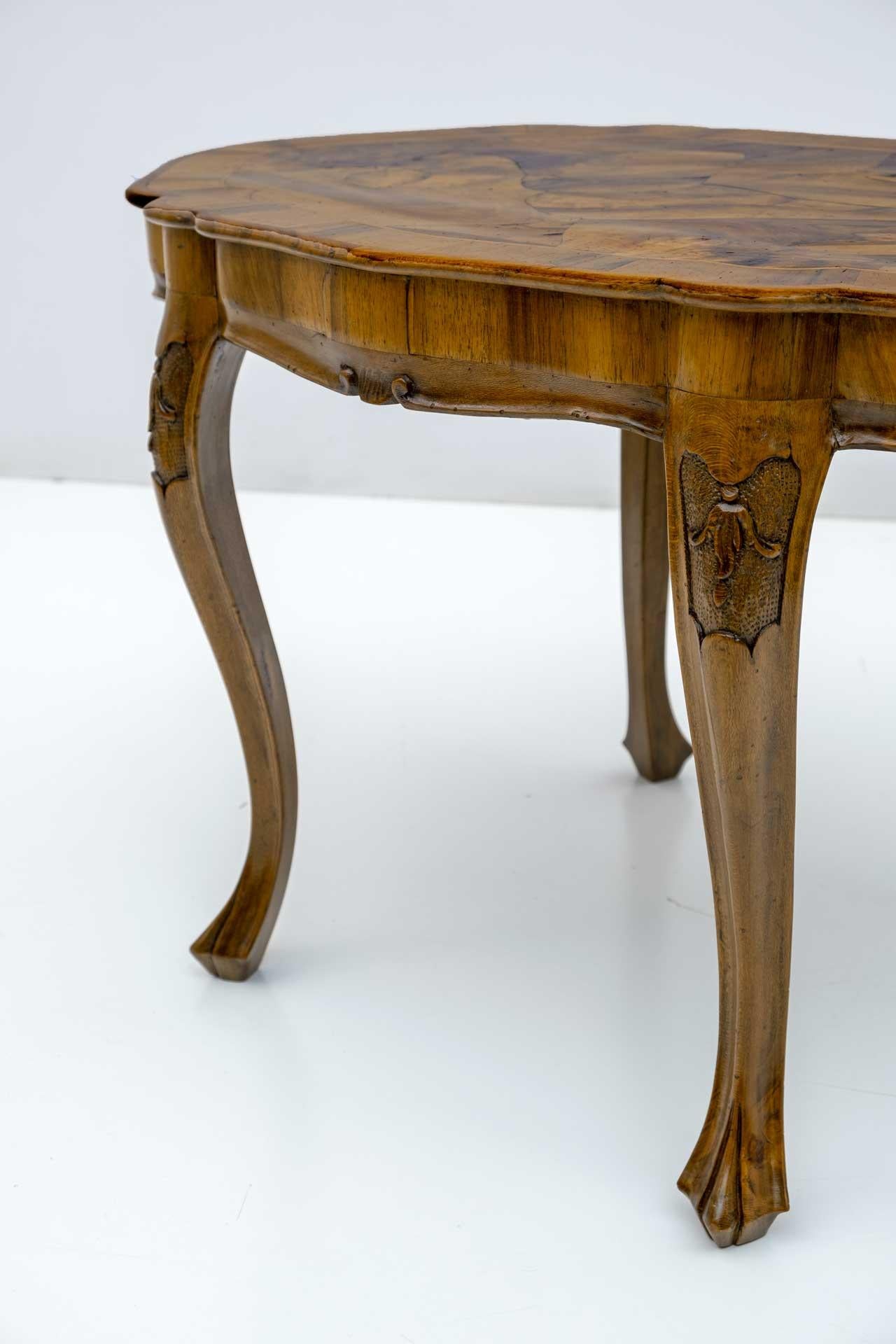 Baroque Style 20th Century Italian Walnut Coffee Table For Sale 5