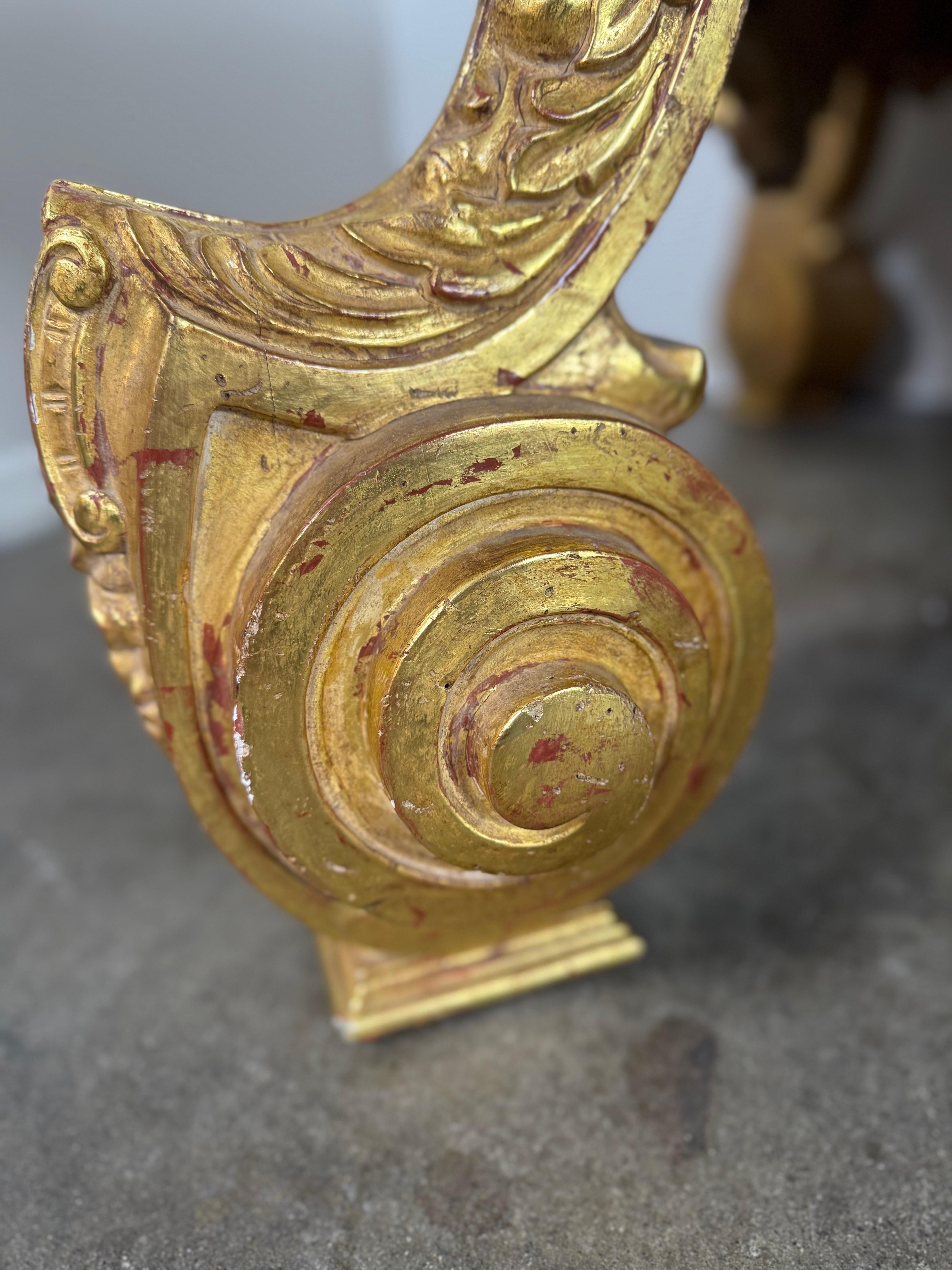 Baroque-Style 22K Gold Leaf Carved Coffee Table with Black Stone Top en vente 4