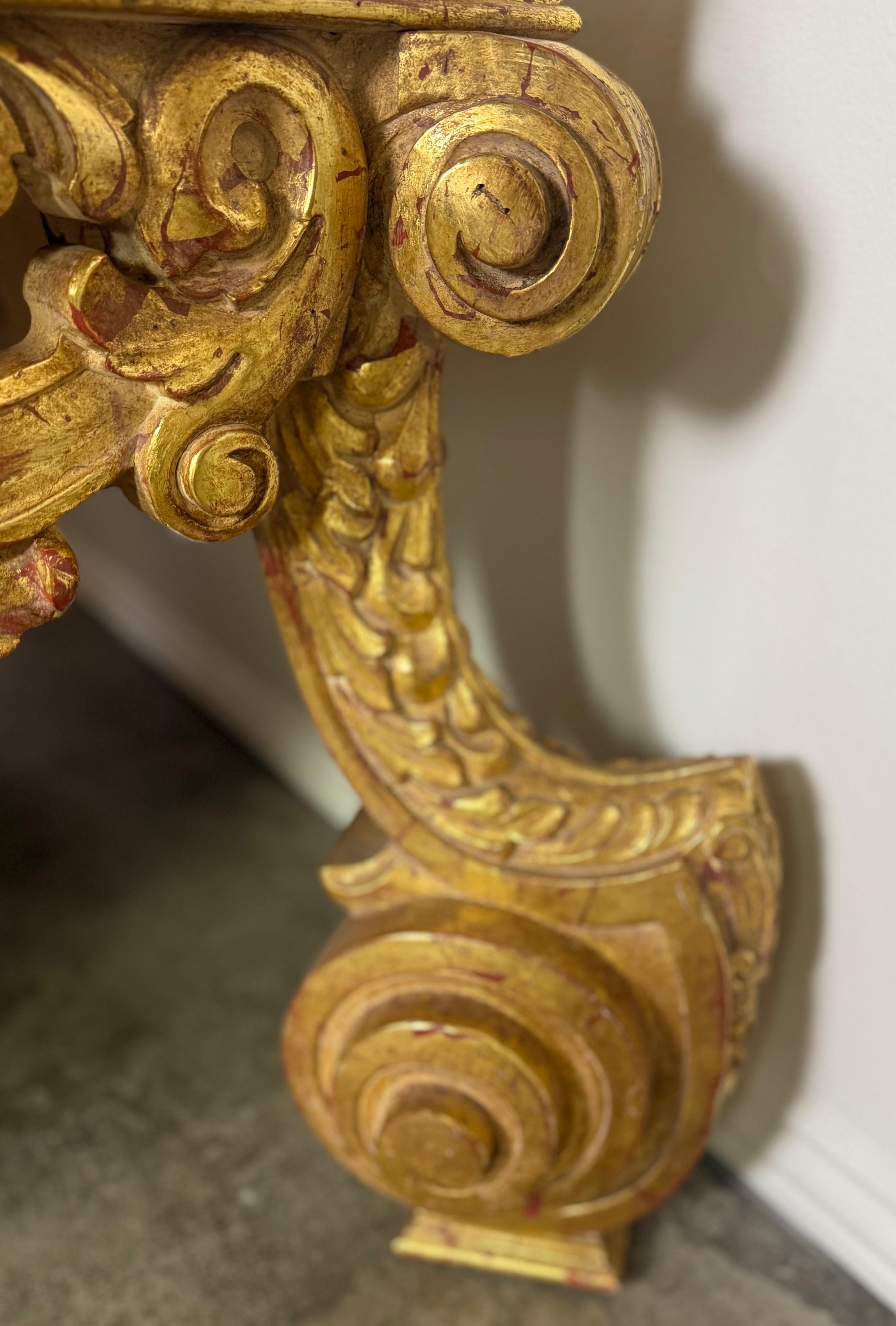 Fin du 20e siècle Baroque-Style 22K Gold Leaf Carved Coffee Table with Black Stone Top en vente