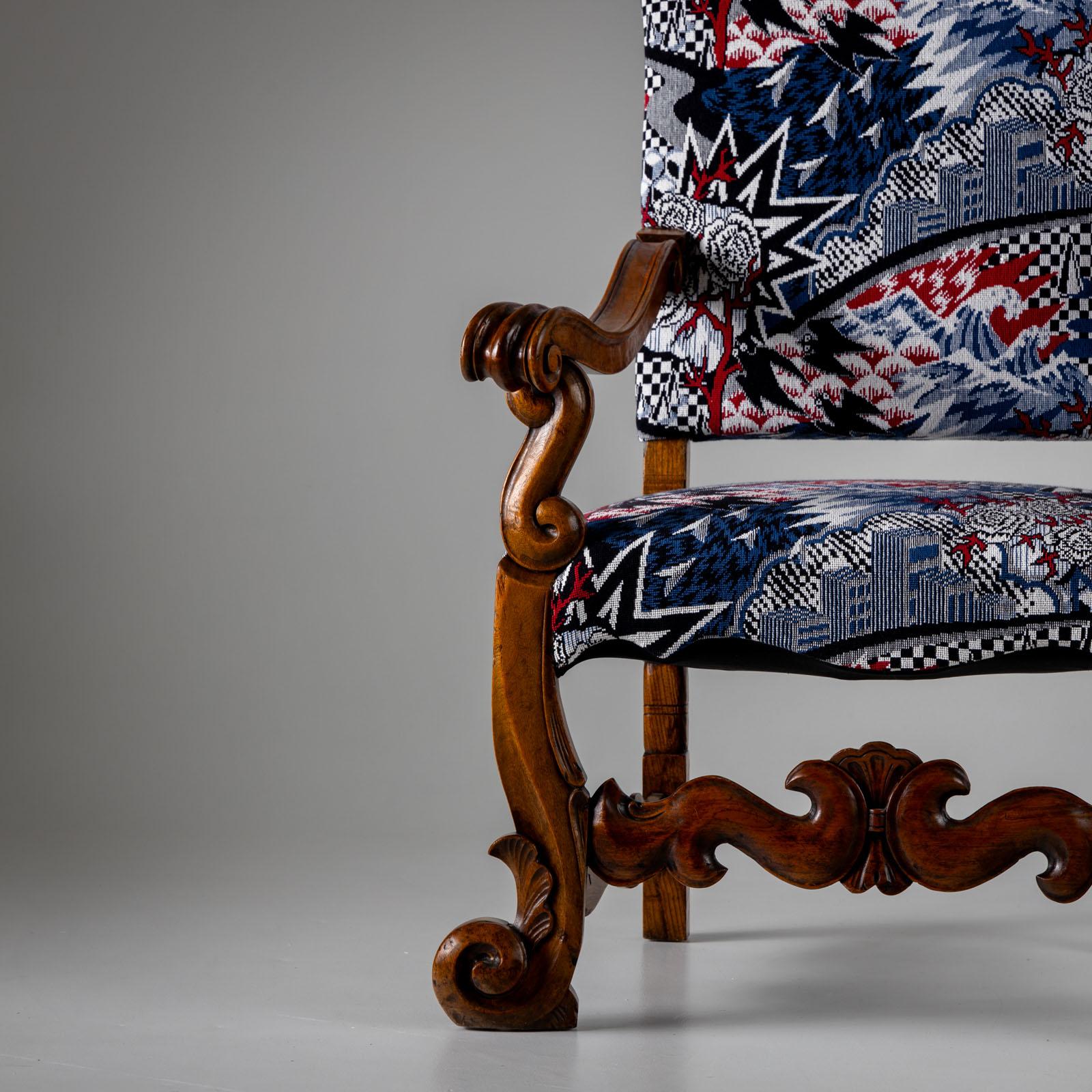 Italian Baroque-style Armchair with modern Upholstery, Italy, mid 18th Century For Sale
