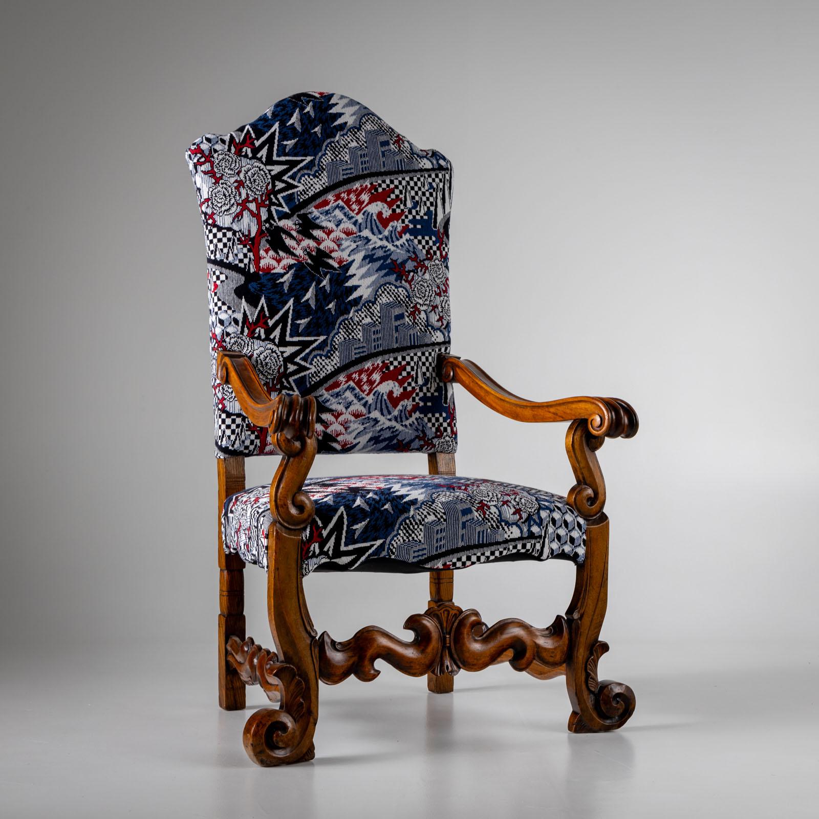 Wood Baroque-style Armchair with modern Upholstery, Italy, mid 18th Century For Sale