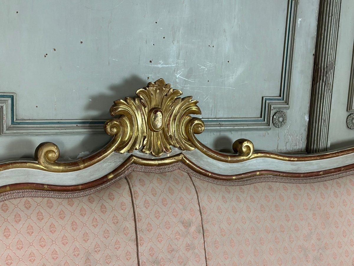 Baroque Style Bench In Golden And Painted Wood In Excellent Condition For Sale In Honnelles, WHT