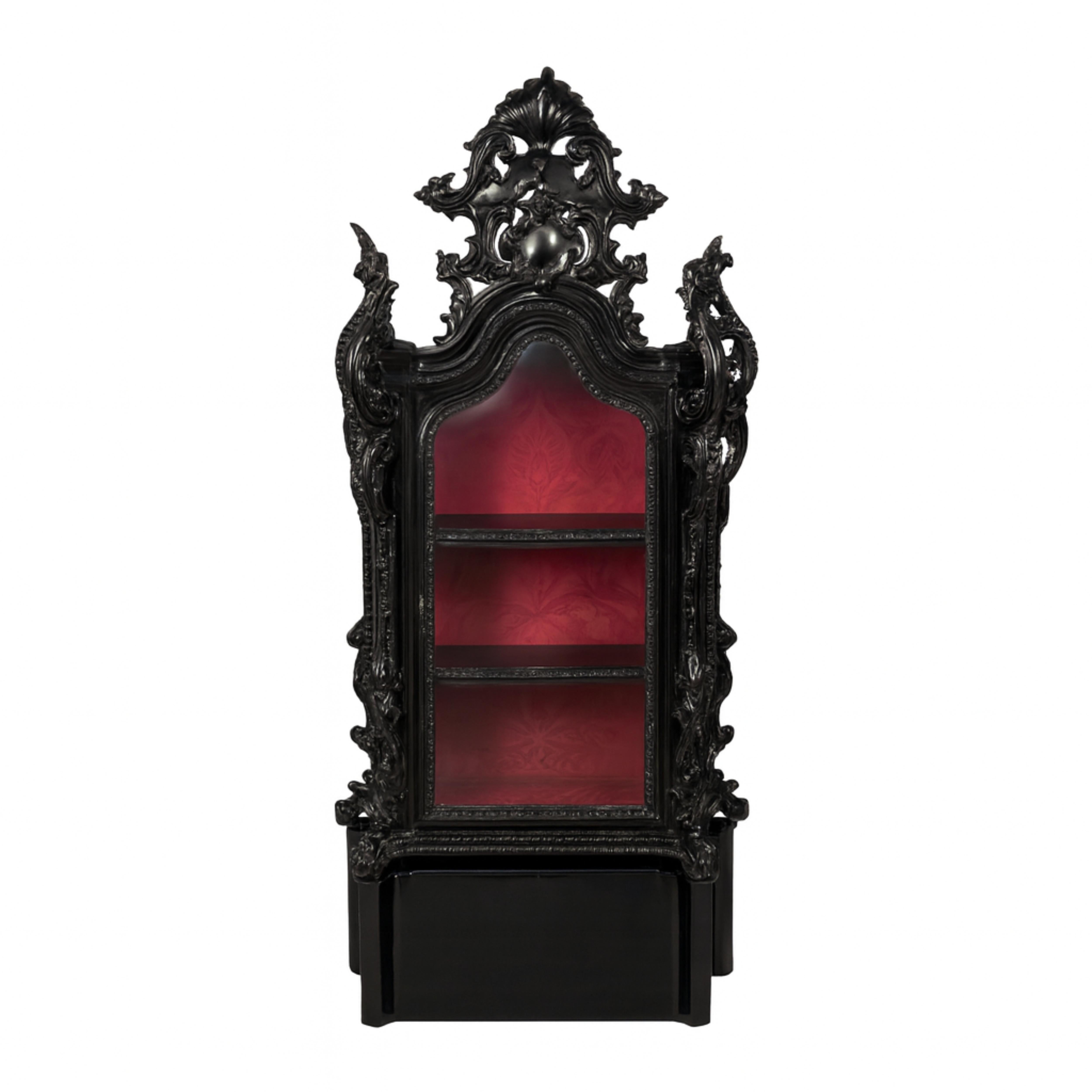 Portoghese Vetrina in cedro laccato nero in stile barocco, XIX secolo in vendita