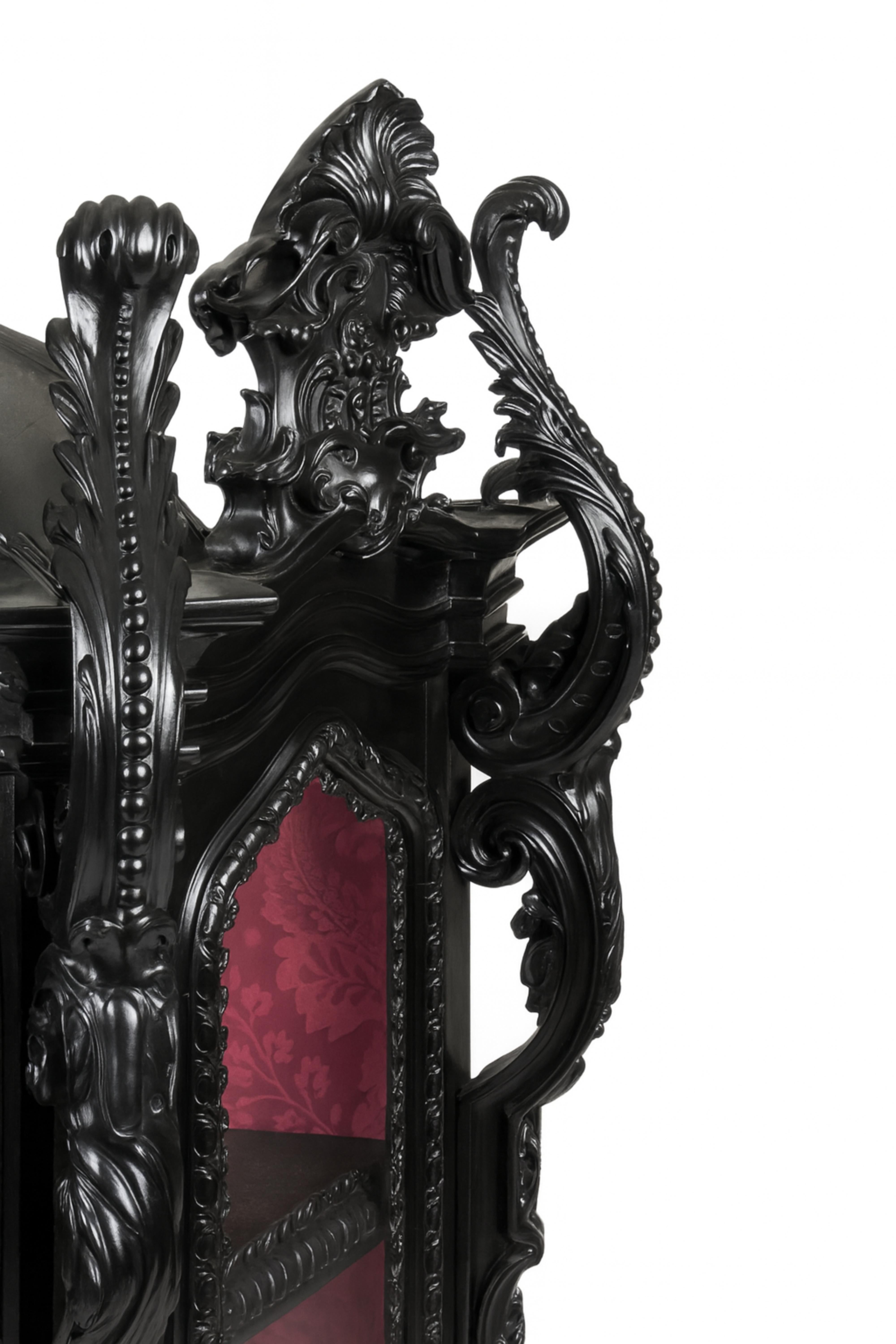 Vetrina in cedro laccato nero in stile barocco, XIX secolo In condizioni buone in vendita a Lisbon, PT