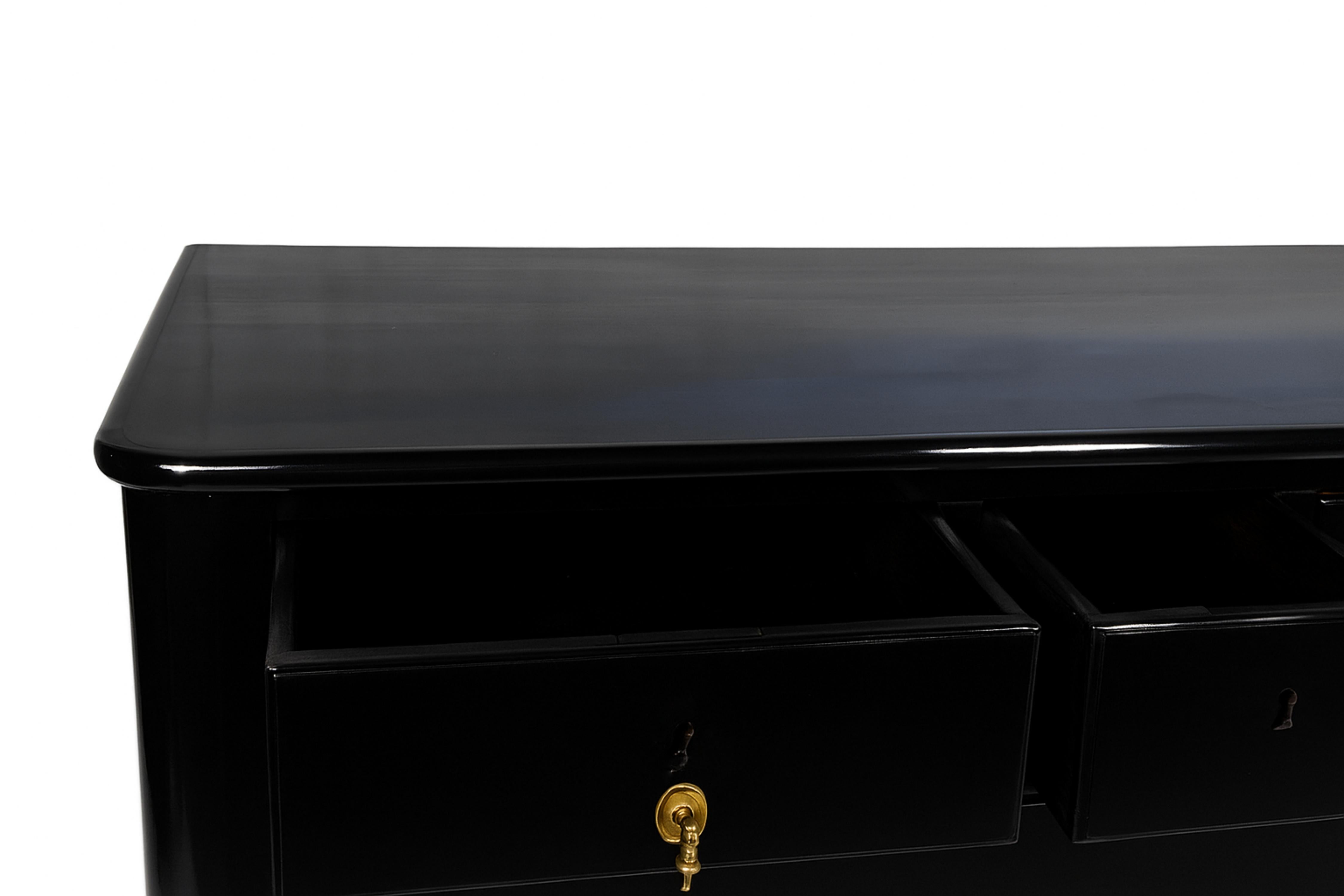 Cassettiera in lacca nera in stile barocco, XIX secolo in vendita 1