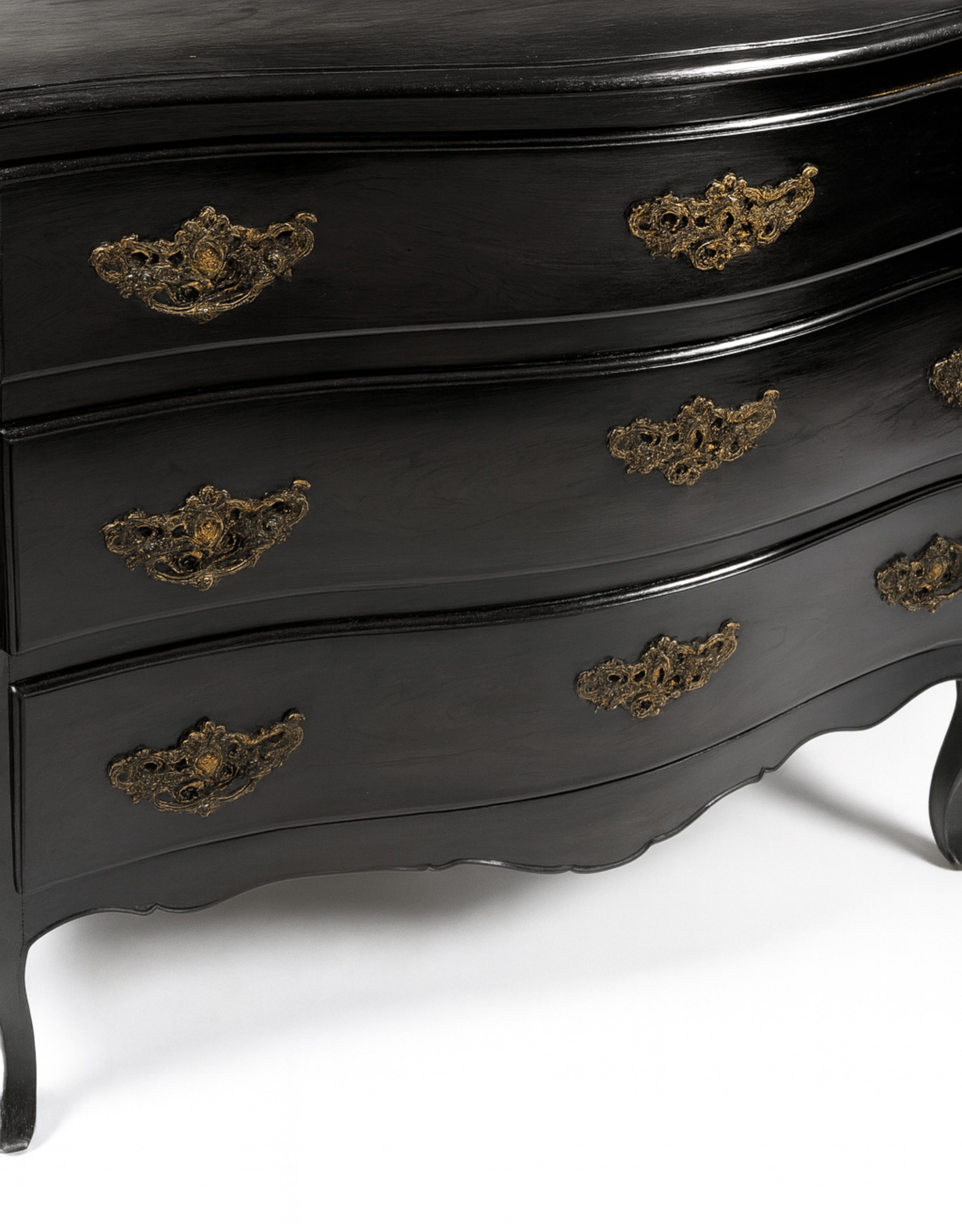 Portoghese Comò in stile barocco in lacca nera, XIX secolo in vendita
