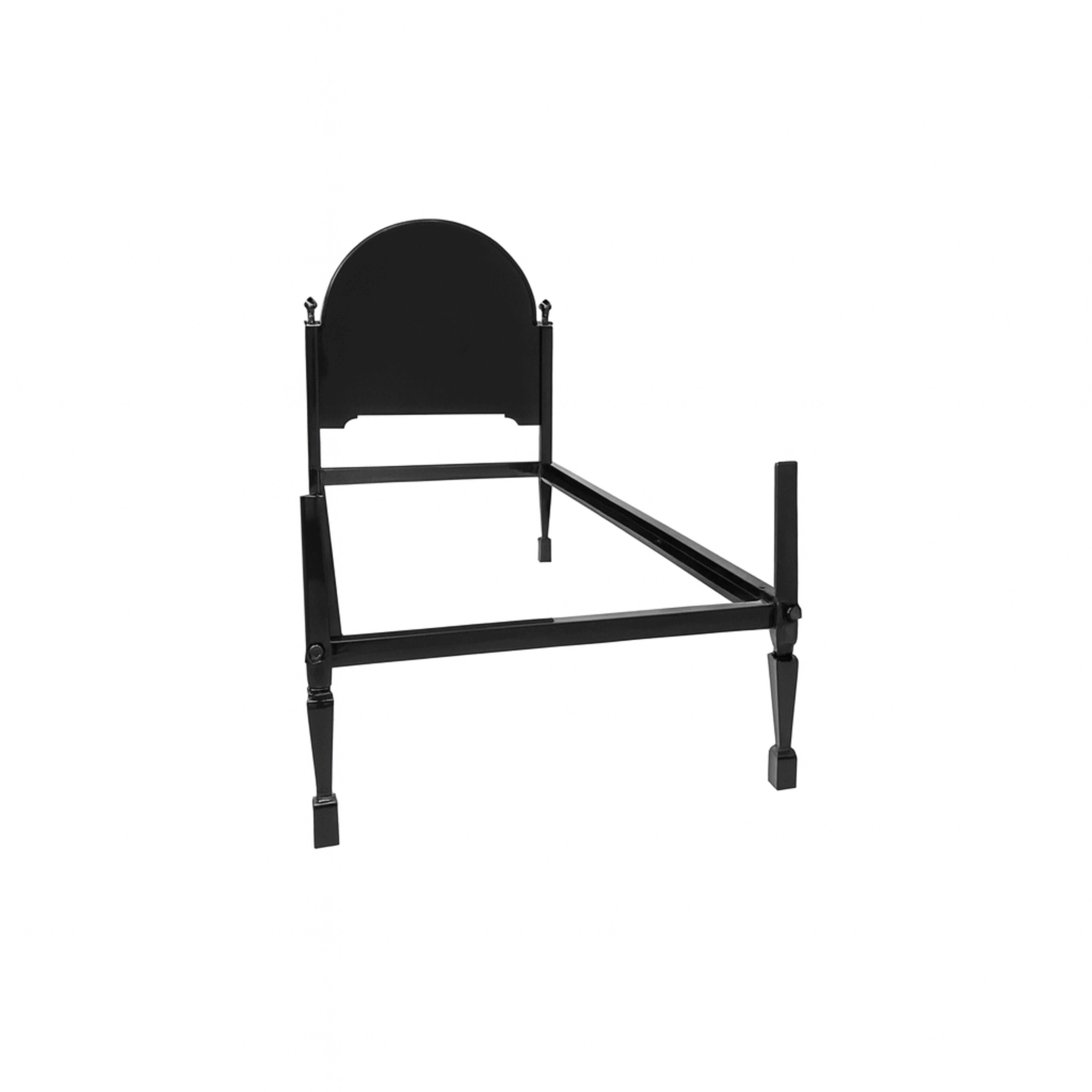 XIXe siècle Lit en noyer laqué noir de style baroque, fin du 19e siècle en vente