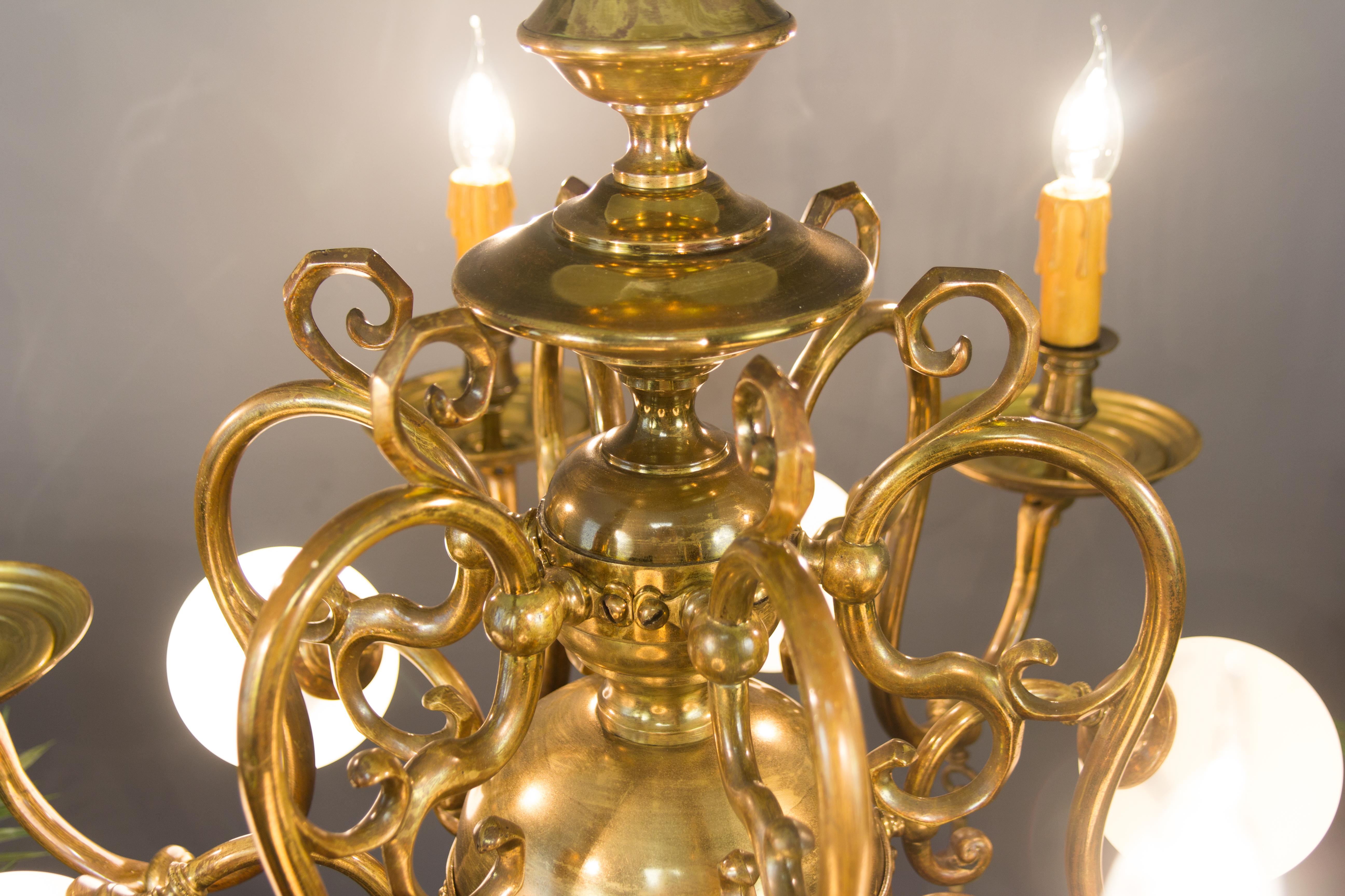 Zwölf-Licht-Kronleuchter im Barockstil aus Messing und Bronze mit Löwenkopf 8