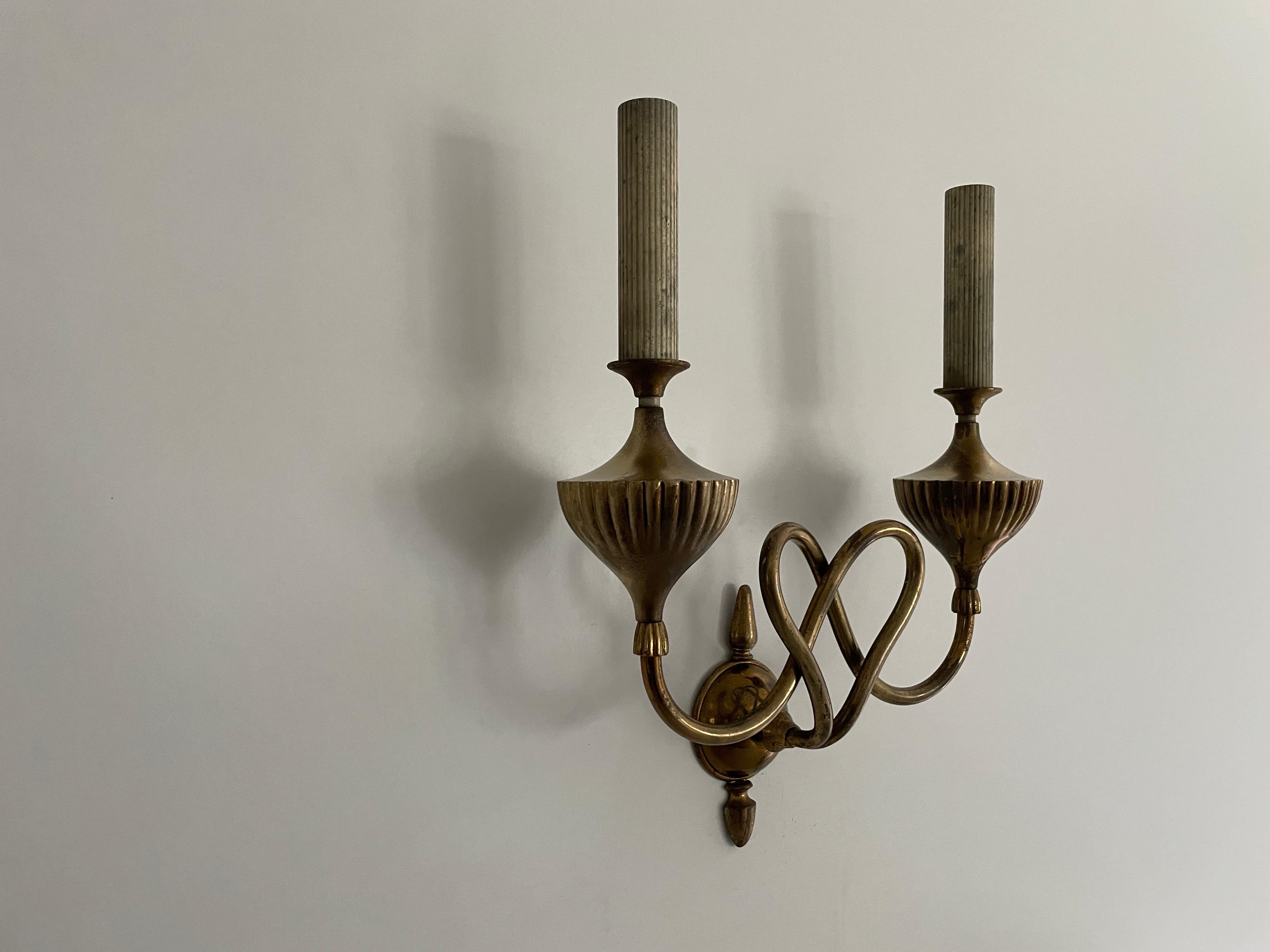 Lámpara de pared individual de latón de estilo barroco, años 50, Italia Moderno de mediados de siglo en venta