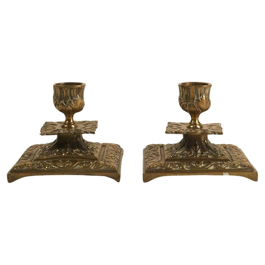 Portacandele in stile barocco con accenti dorati