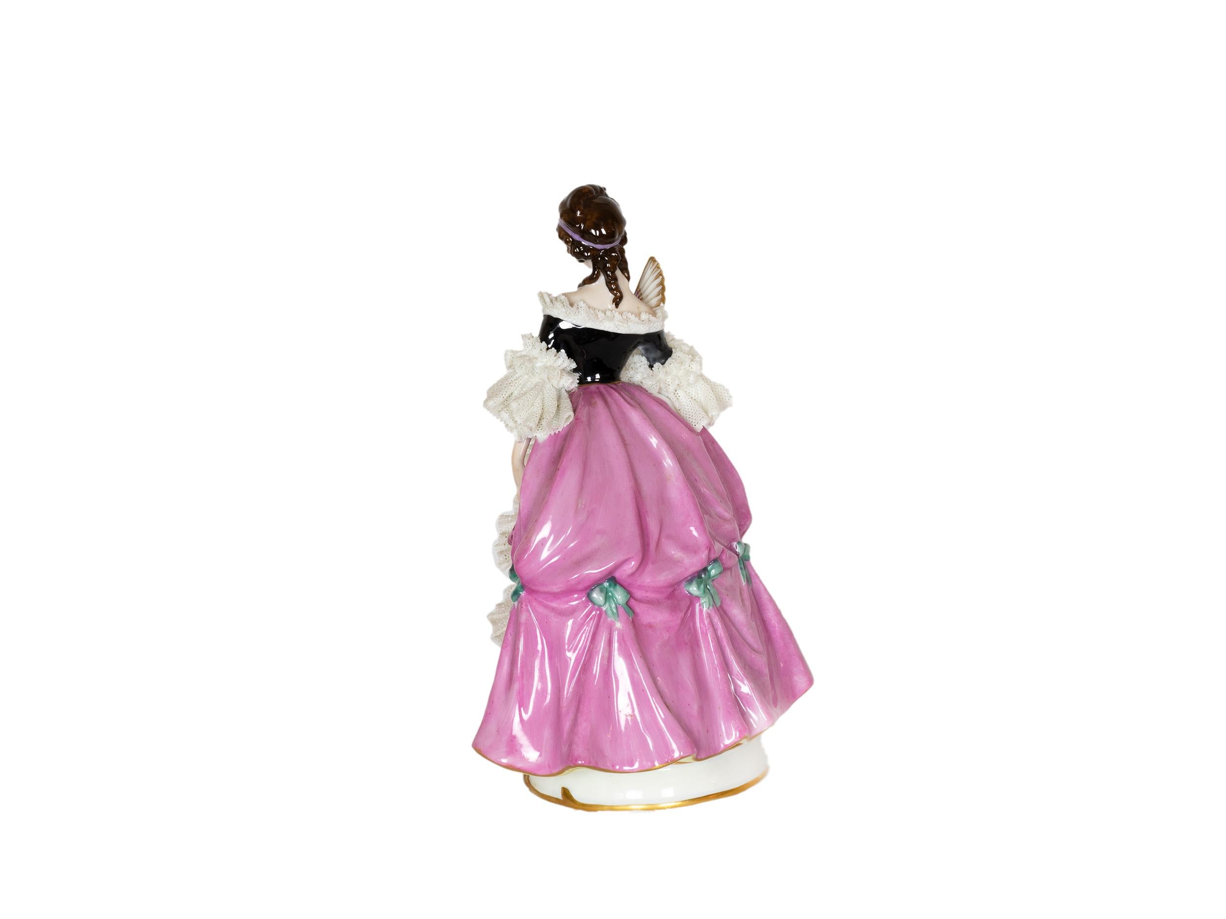Baroque Style Capadimonte Porcelain Figure of Lady With Fan, 1900s In Good Condition For Sale In Lisbon, PT