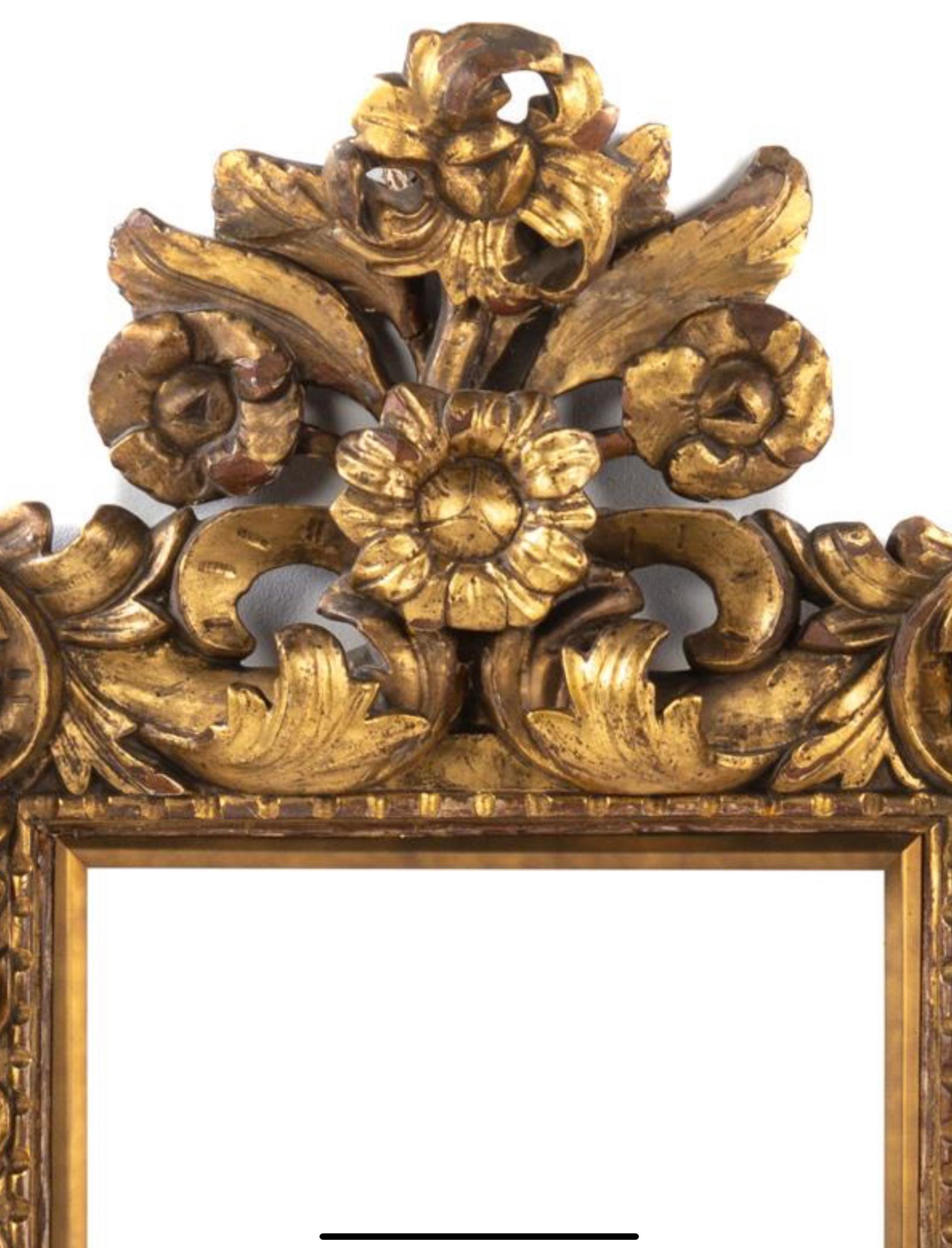 italien Cadre de photo / miroir en bois sculpté et doré de style baroque en vente