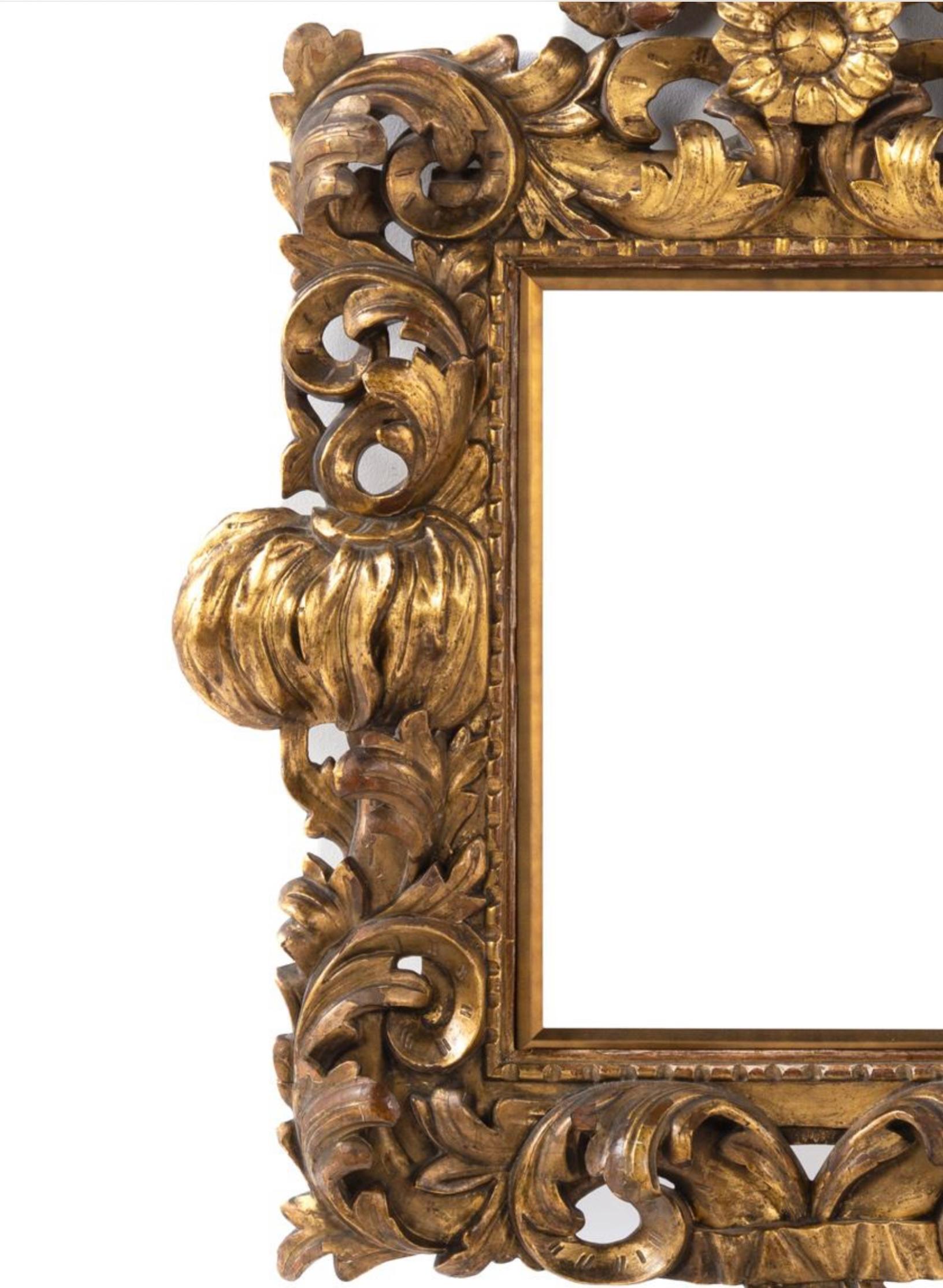 XIXe siècle Cadre de photo / miroir en bois sculpté et doré de style baroque en vente