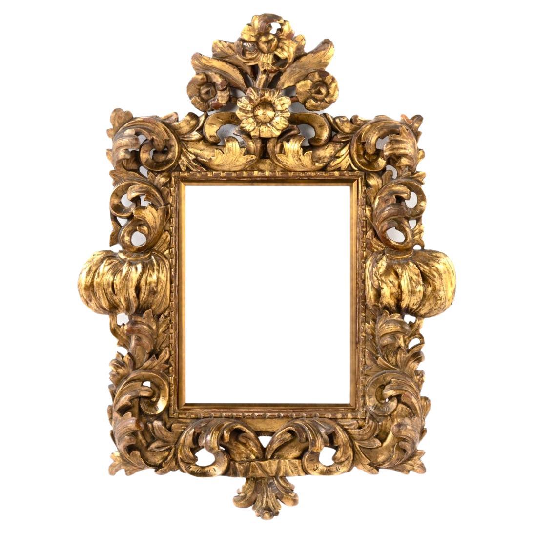 Cadre de photo / miroir en bois sculpté et doré de style baroque en vente