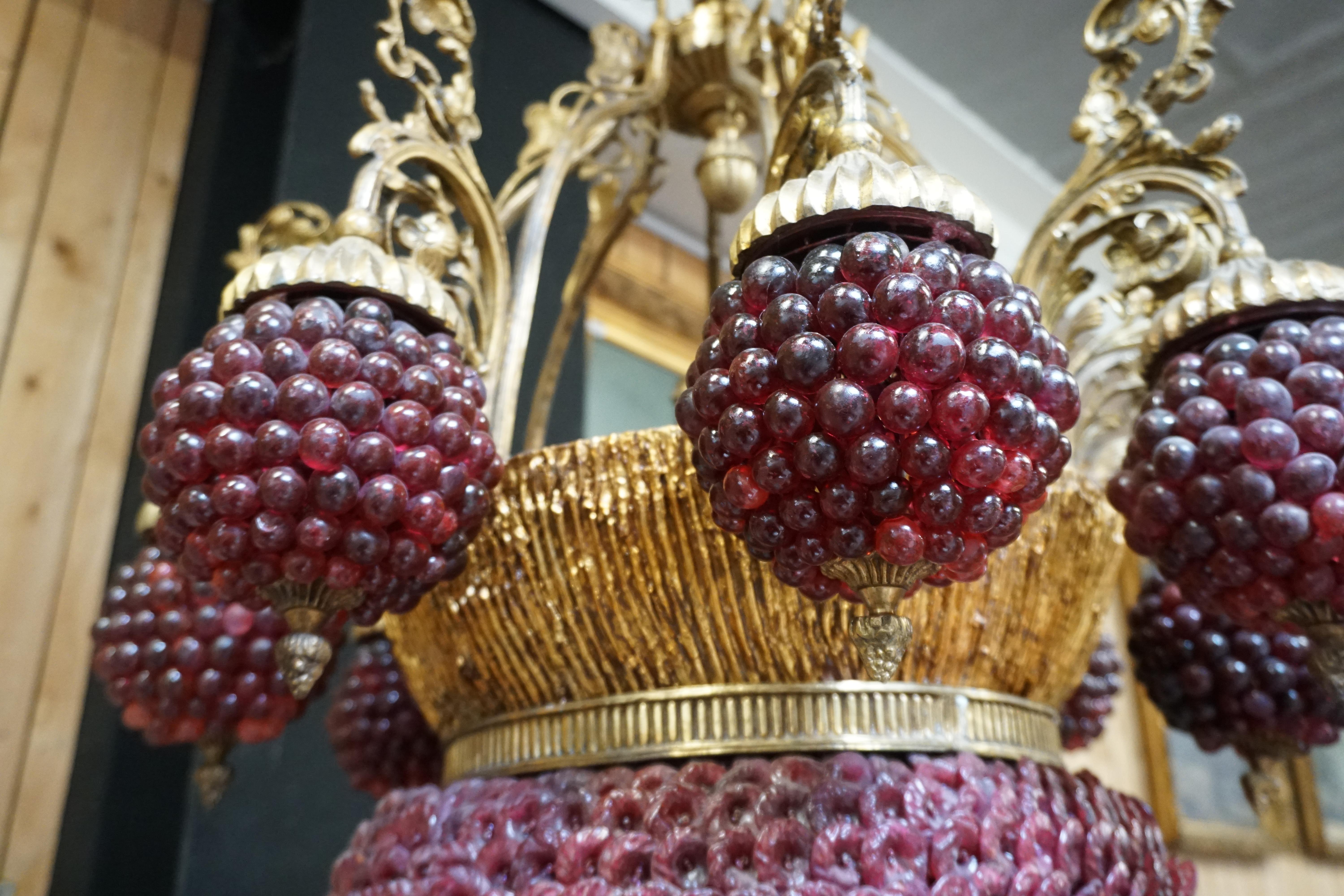 Lustre de style baroque avec grappes de raisins en verre Bon état - En vente à Antwerp, BE