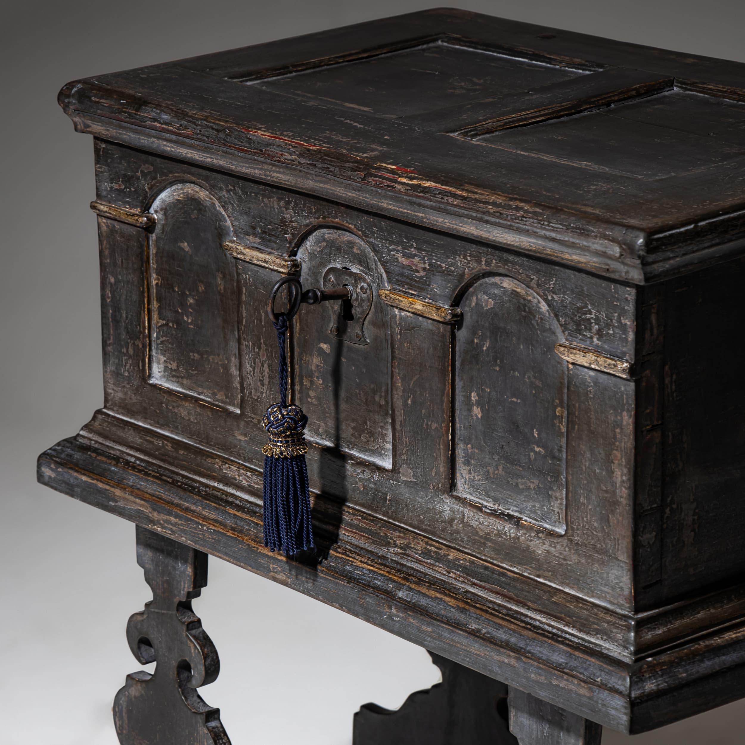 Baroque Chest on modern, baroque-style Stand, 18th / 20th Century For Sale 5