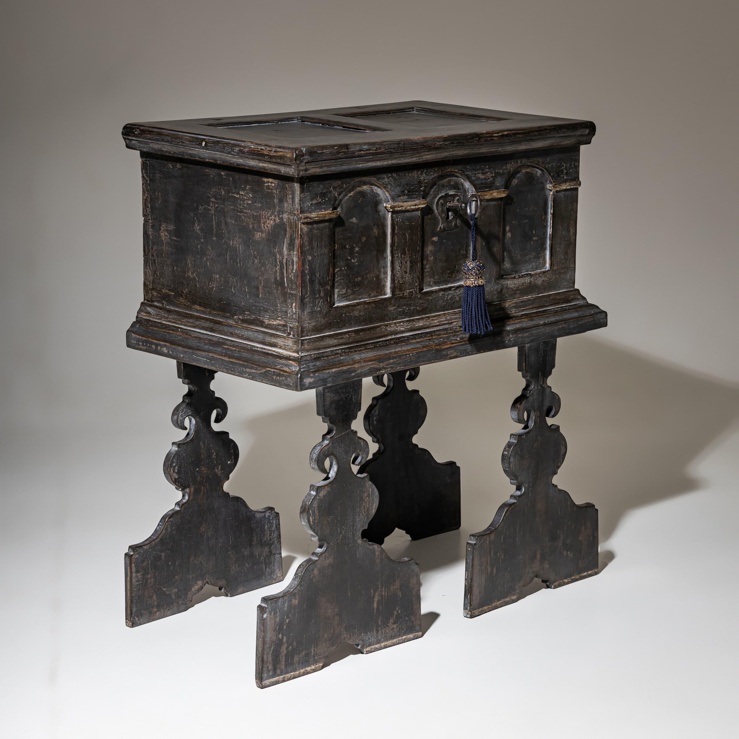 Baroque Chest on modern, baroque-style Stand, 18th / 20th Century For Sale 7