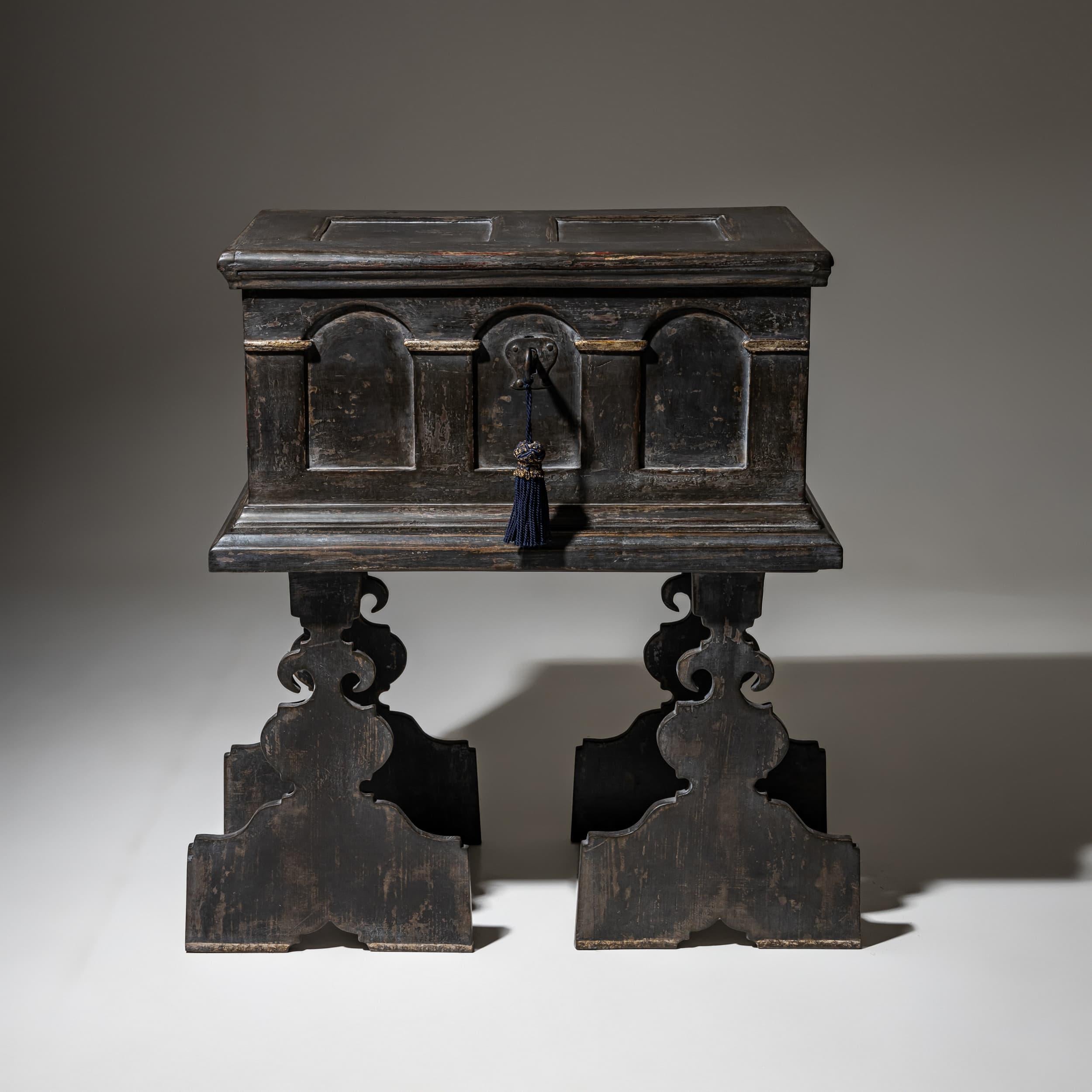Baroque Chest on modern, baroque-style Stand, 18th / 20th Century In Good Condition For Sale In Greding, DE