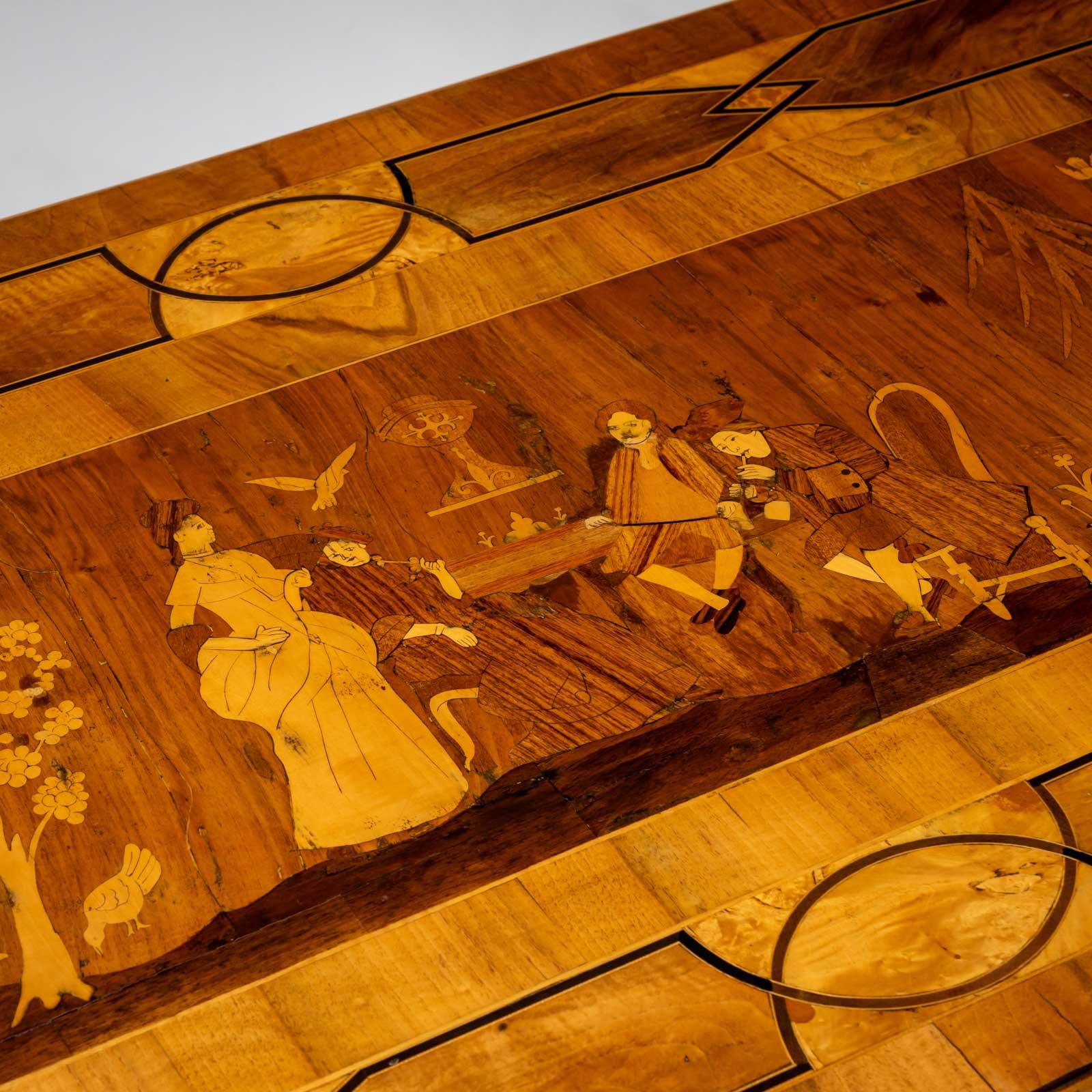 Allemand Table de salle à manger de style baroque avec scène de marqueterie, fin du 19e siècle en vente