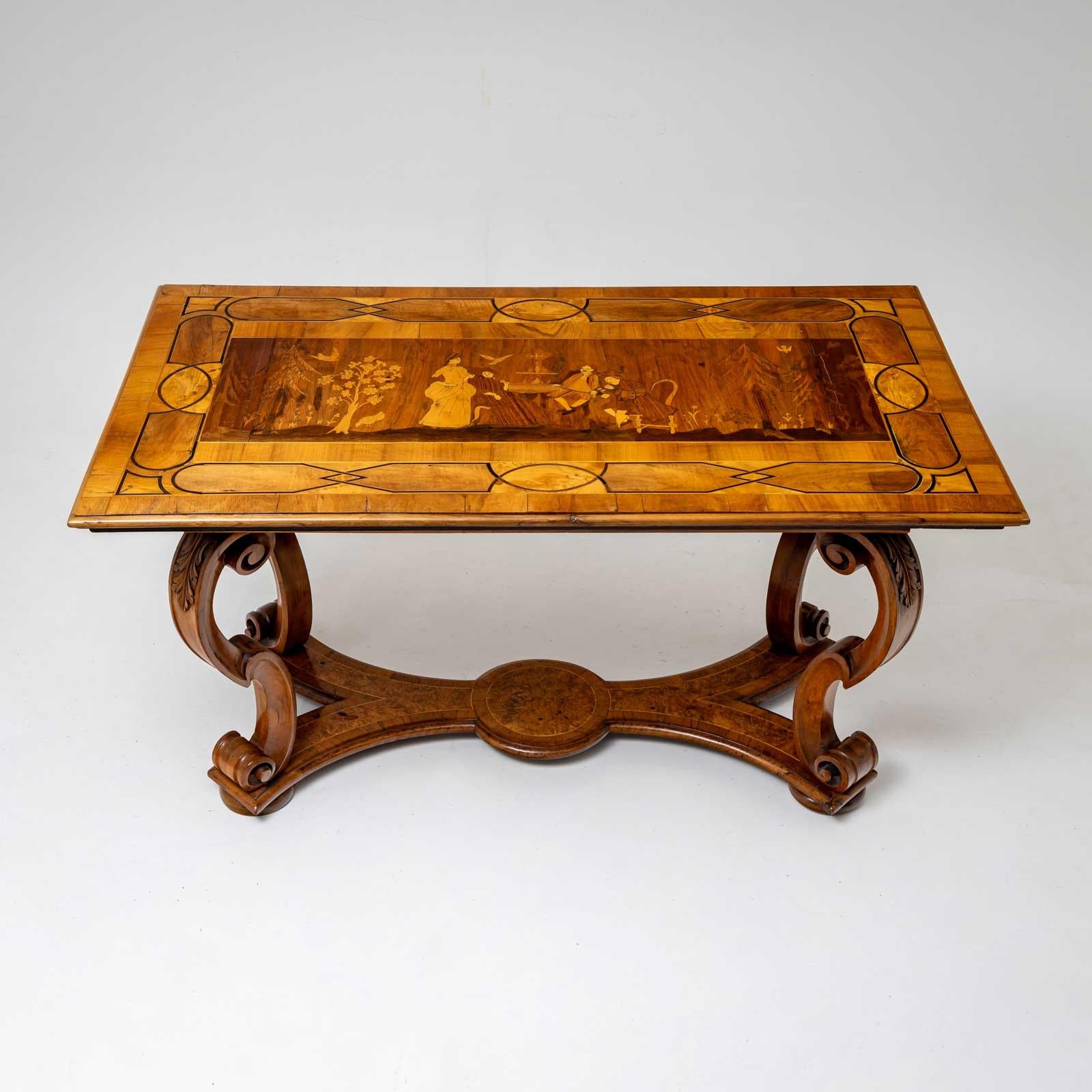 Noyer Table de salle à manger de style baroque avec scène de marqueterie, fin du 19e siècle en vente