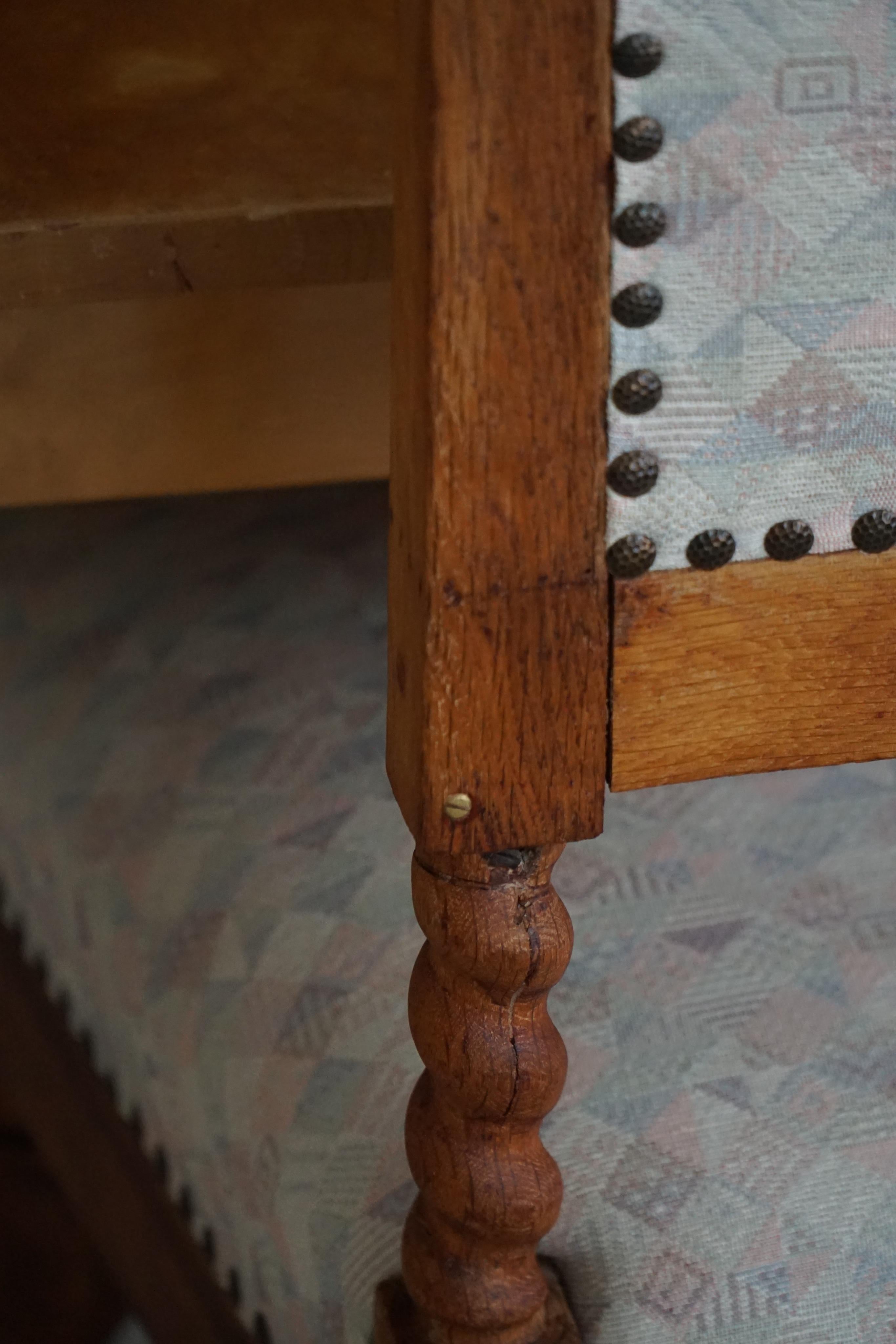 Tissu Chaise anglaise de style baroque avec pieds torsadés en chêne, années 1920 en vente
