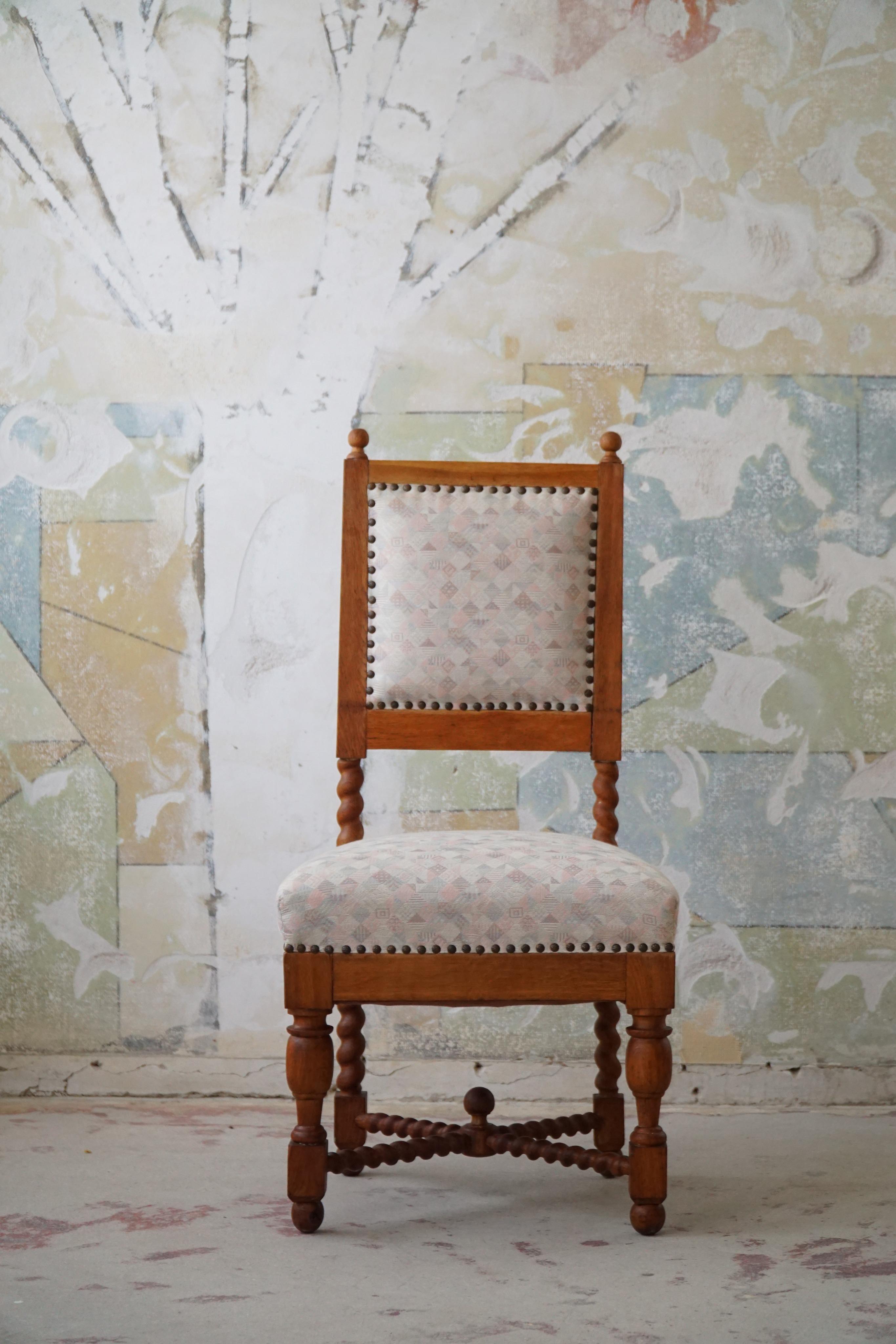 Baroque Style English Chair with Barley Twisted Legs in Oak, 1920s For Sale 2