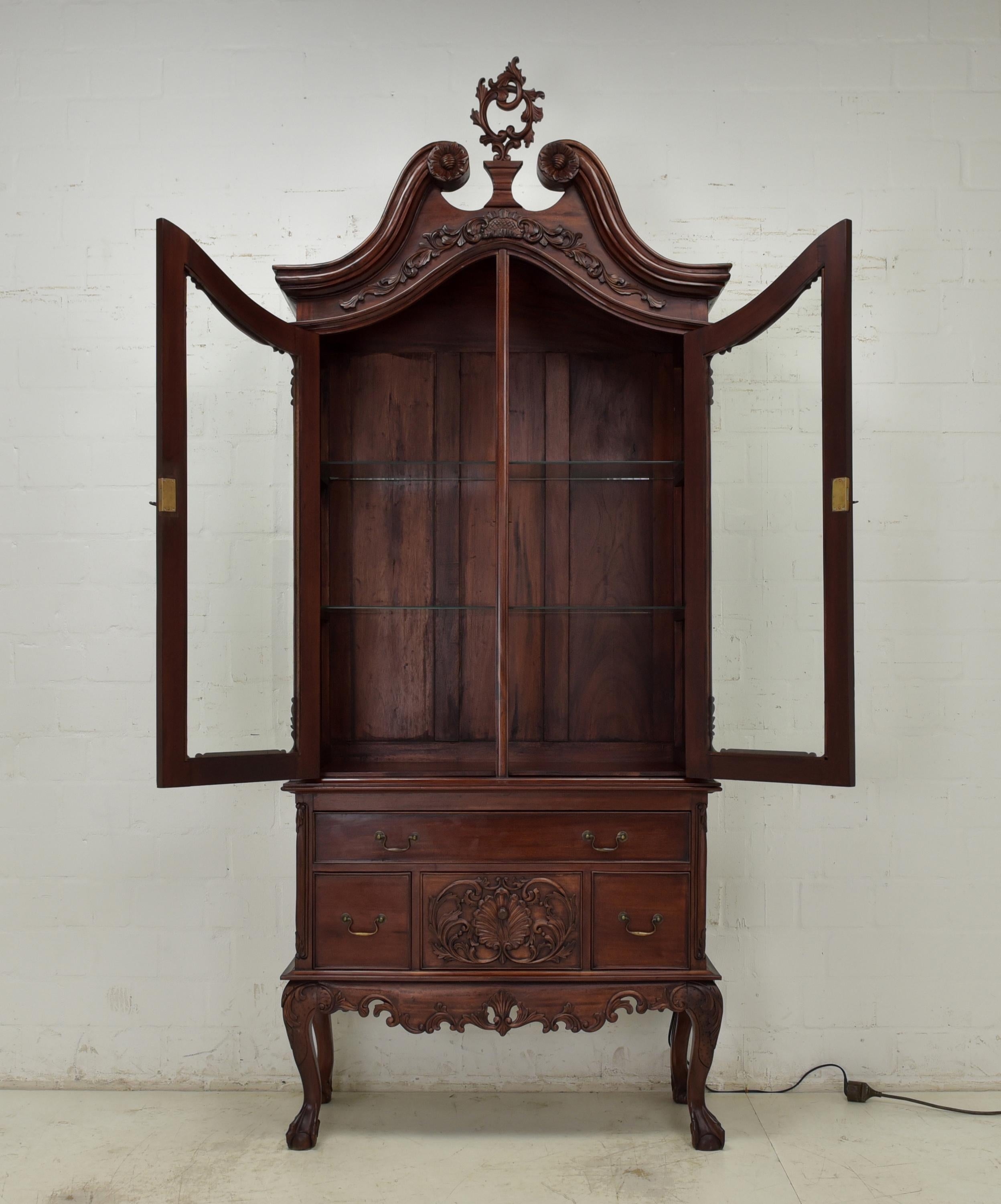 Baroque Style / English Style Display Cabinet Furniture in Mahogany, 1990 In Good Condition For Sale In Lüdinghausen, DE