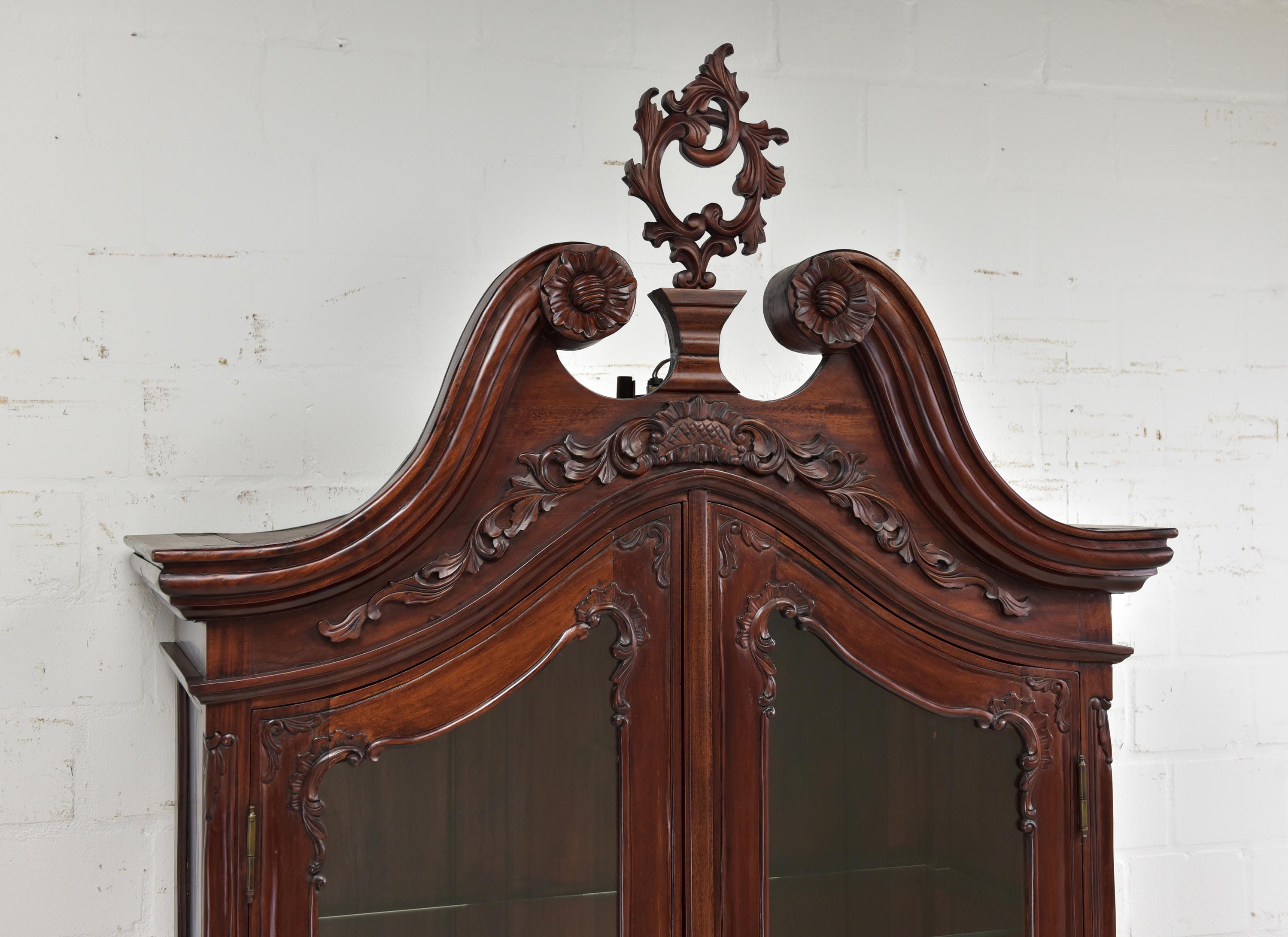 Baroque Style / English Style Display Cabinet Furniture in Mahogany, 1990 For Sale 3